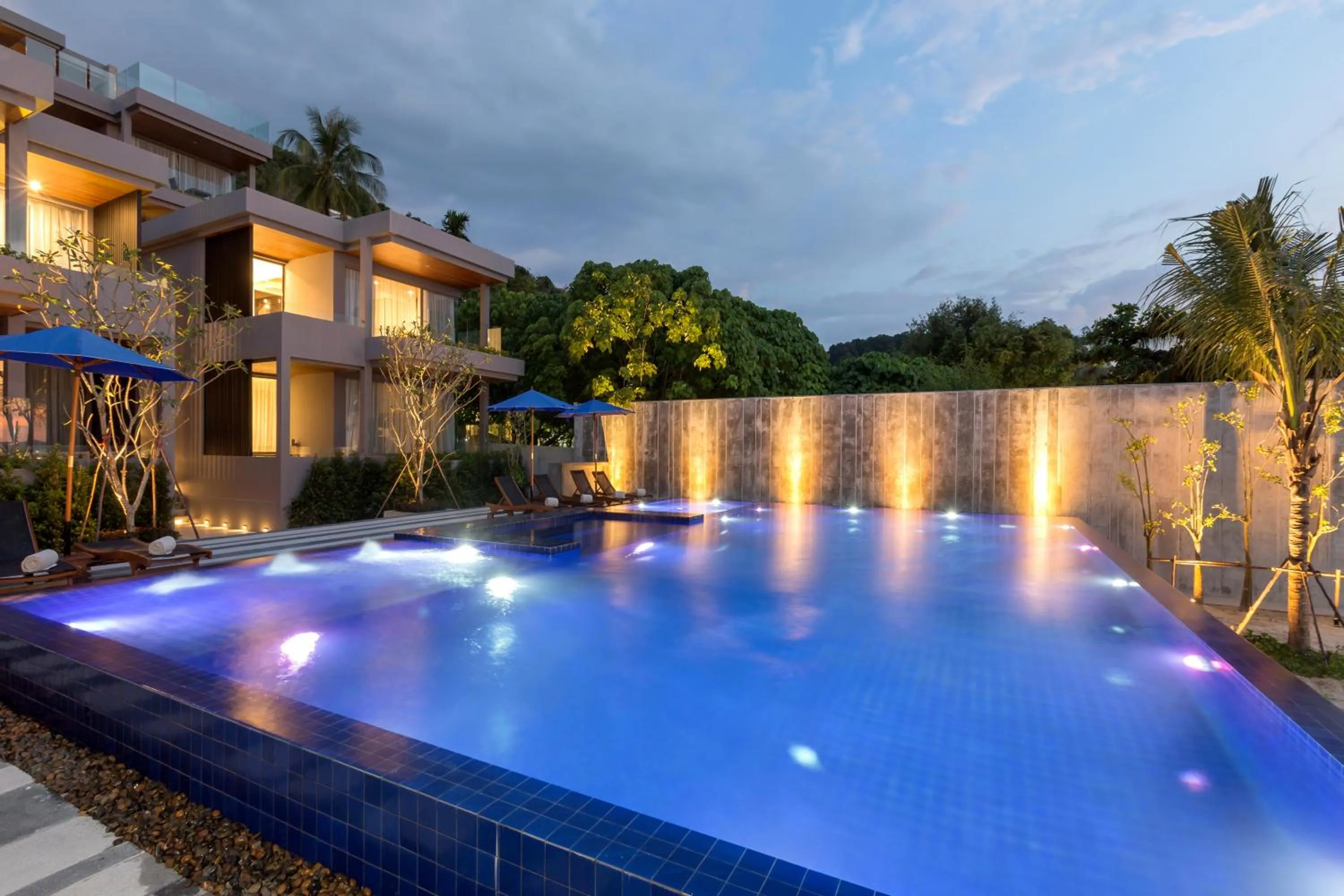 Facade/entrance in X10 Seaview Suites at Panwa Beach