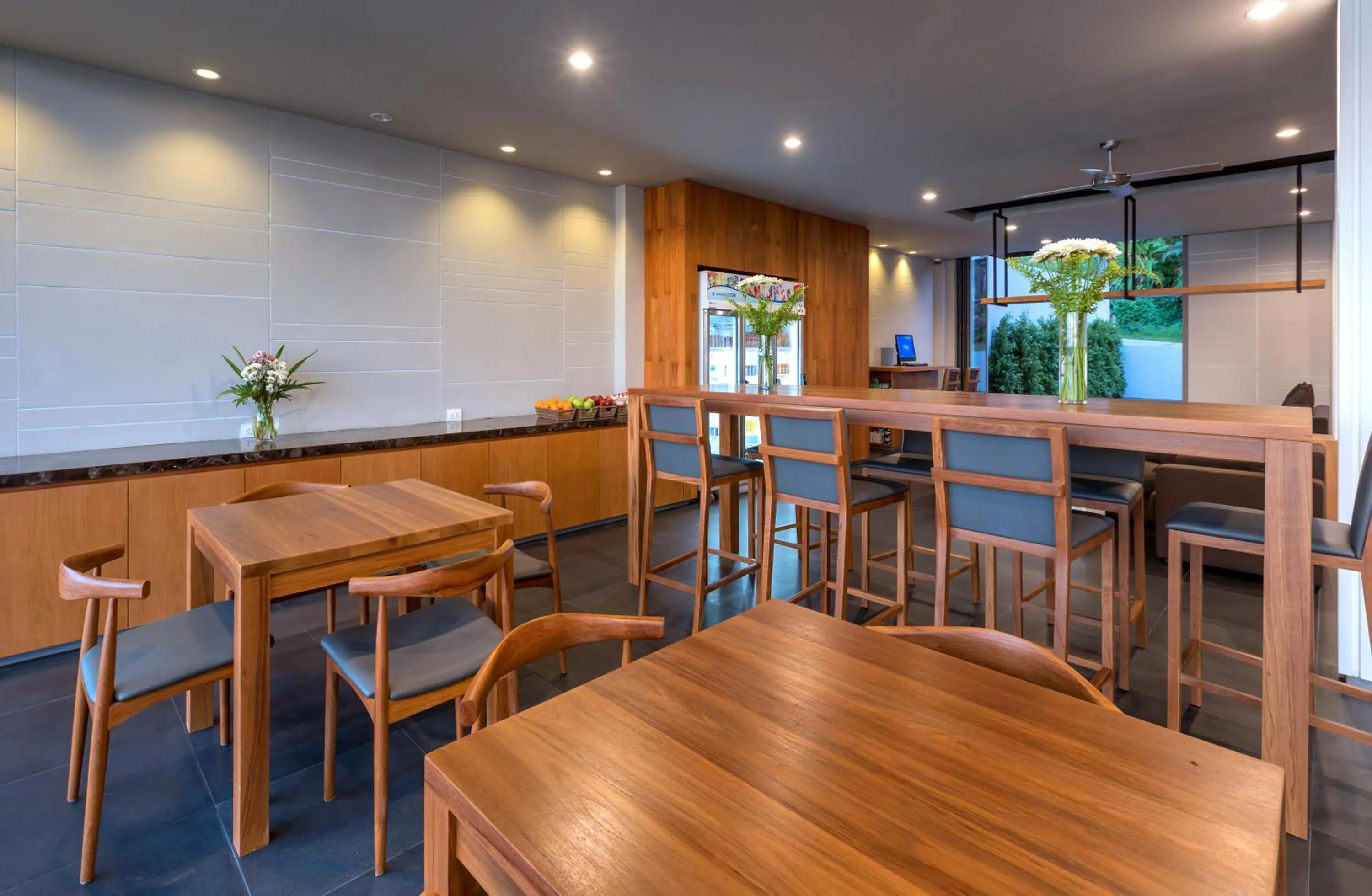 Restaurant/places to eat in X10 Seaview Suites at Panwa Beach