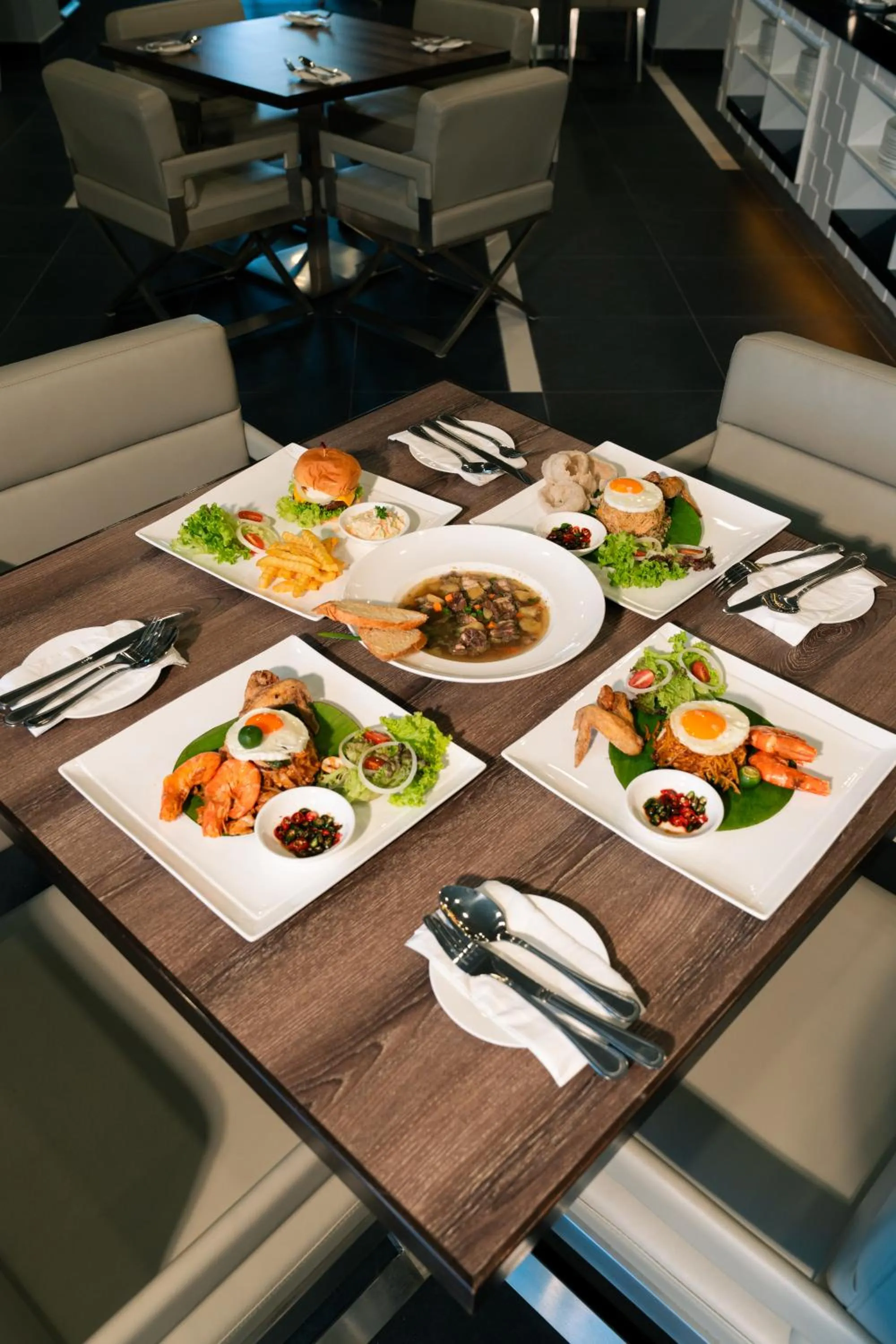 Restaurant/places to eat in Hotel Tamara Melaka