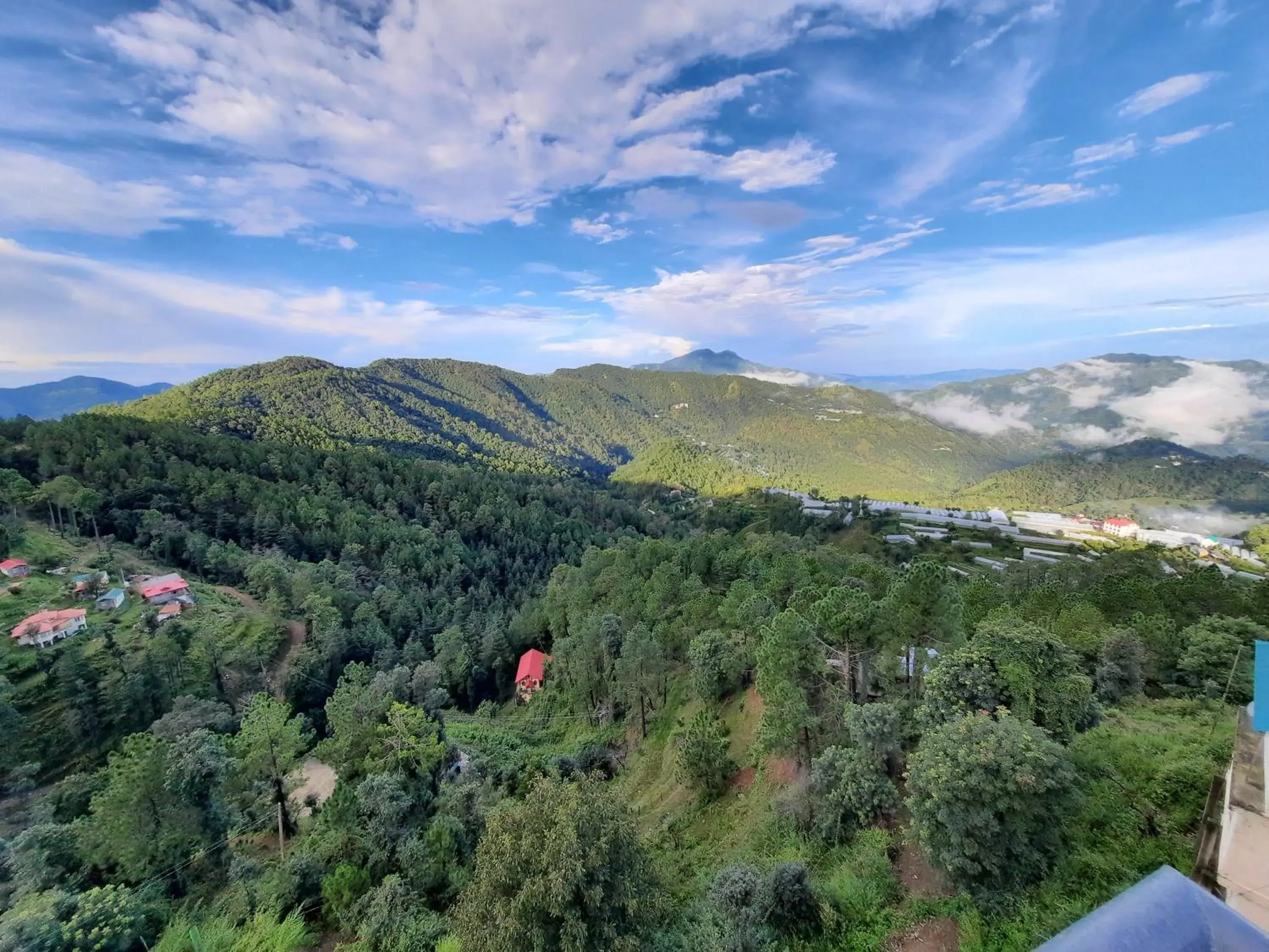 Suite with Balcony in Hotel Chail Residency Suite with Balcony in Hotel Chail Residency