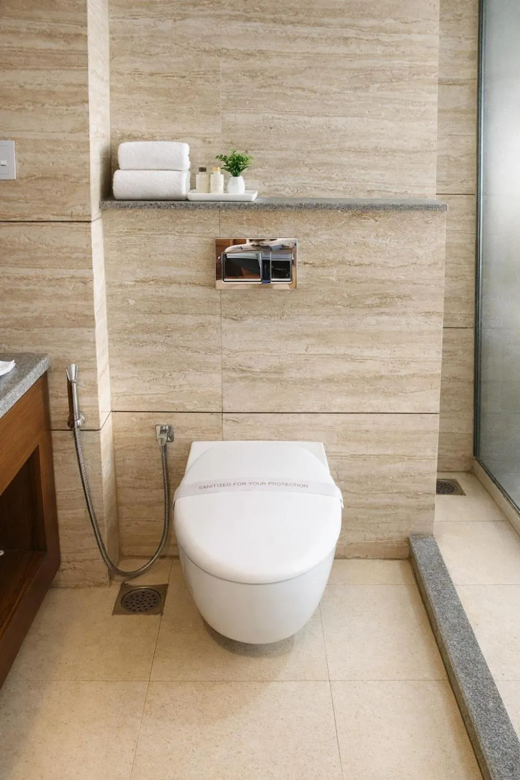 Shower in Hotel Chail Residency