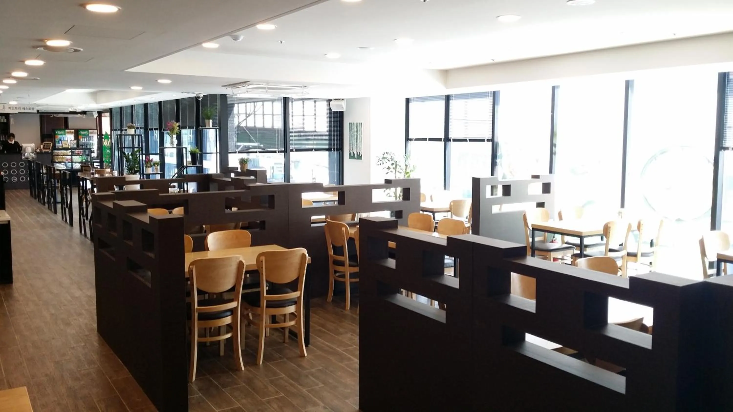 Restaurant/places to eat in CS Premier Hotel