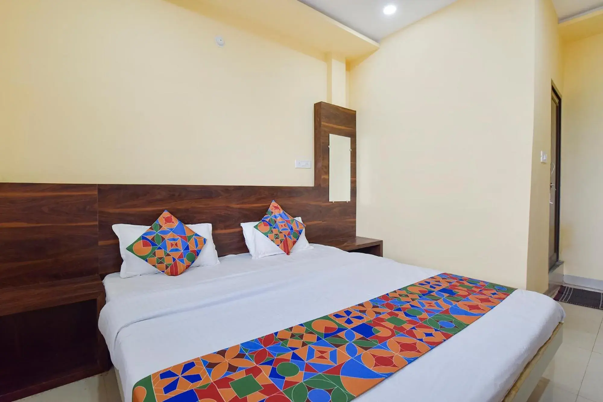 Deluxe Room - single occupancy in Via Shree Krishna Guest House Deluxe Room - single occupancy in Via Shree Krishna Guest House