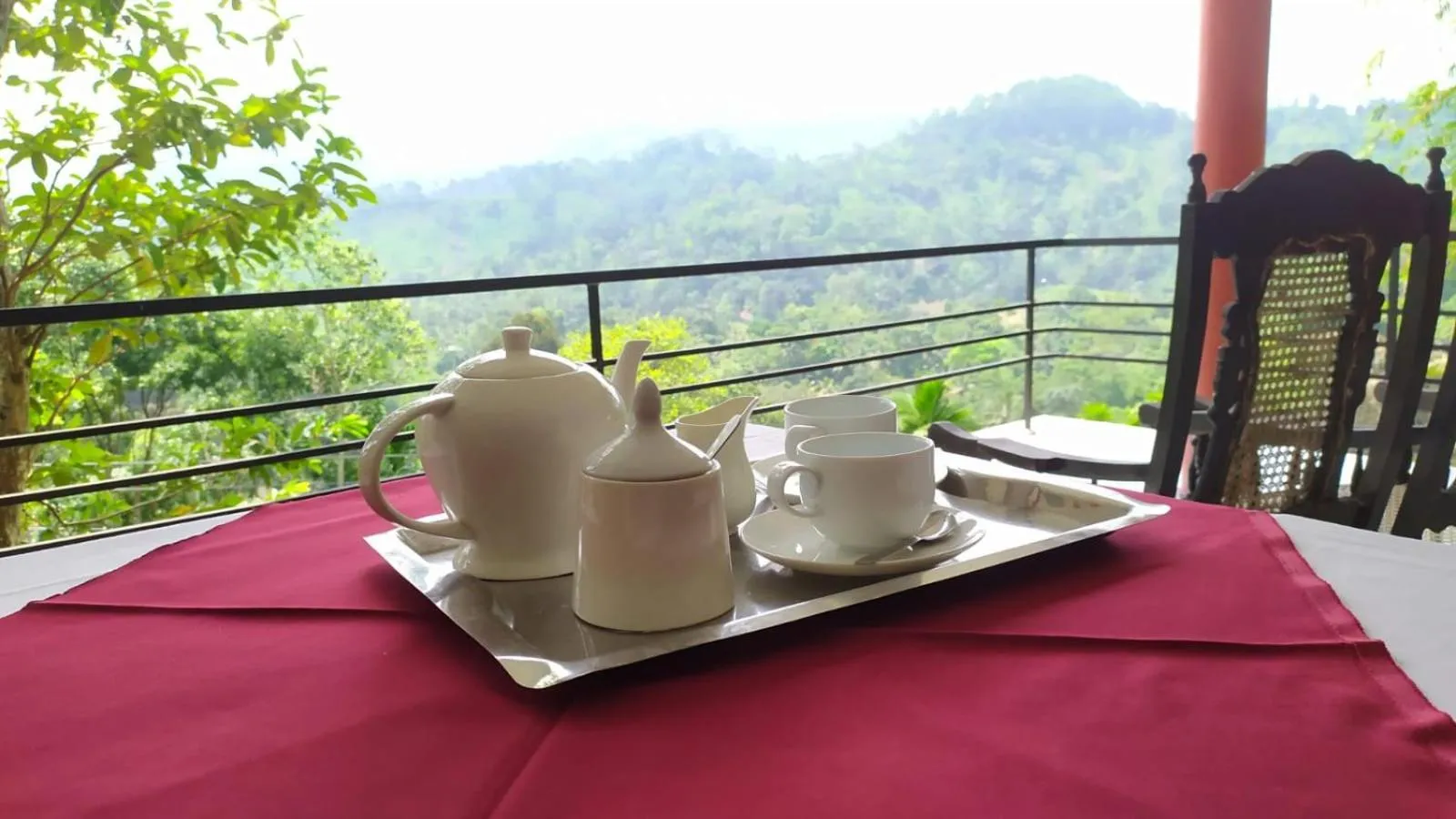 Coffee/tea facilities in Mount Crest Inn Deniyaya