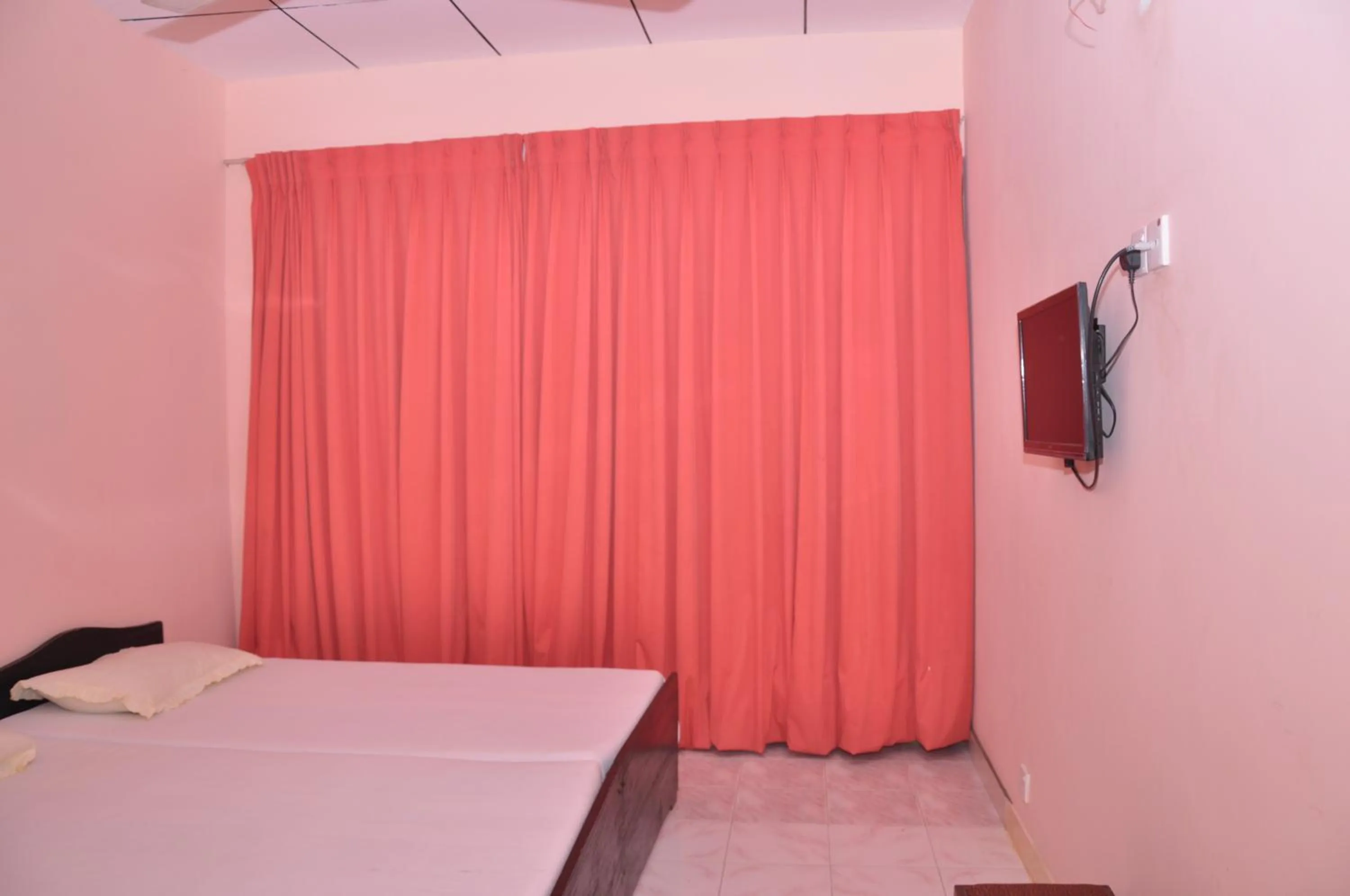 Bed in Mount Crest Inn Deniyaya