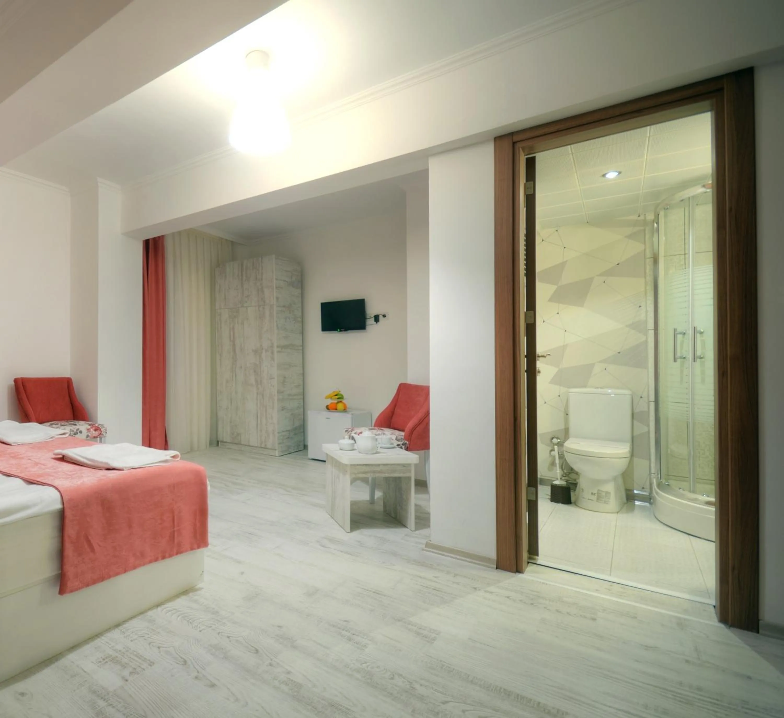 Shower, Bed in Hotel Abro Sezenler