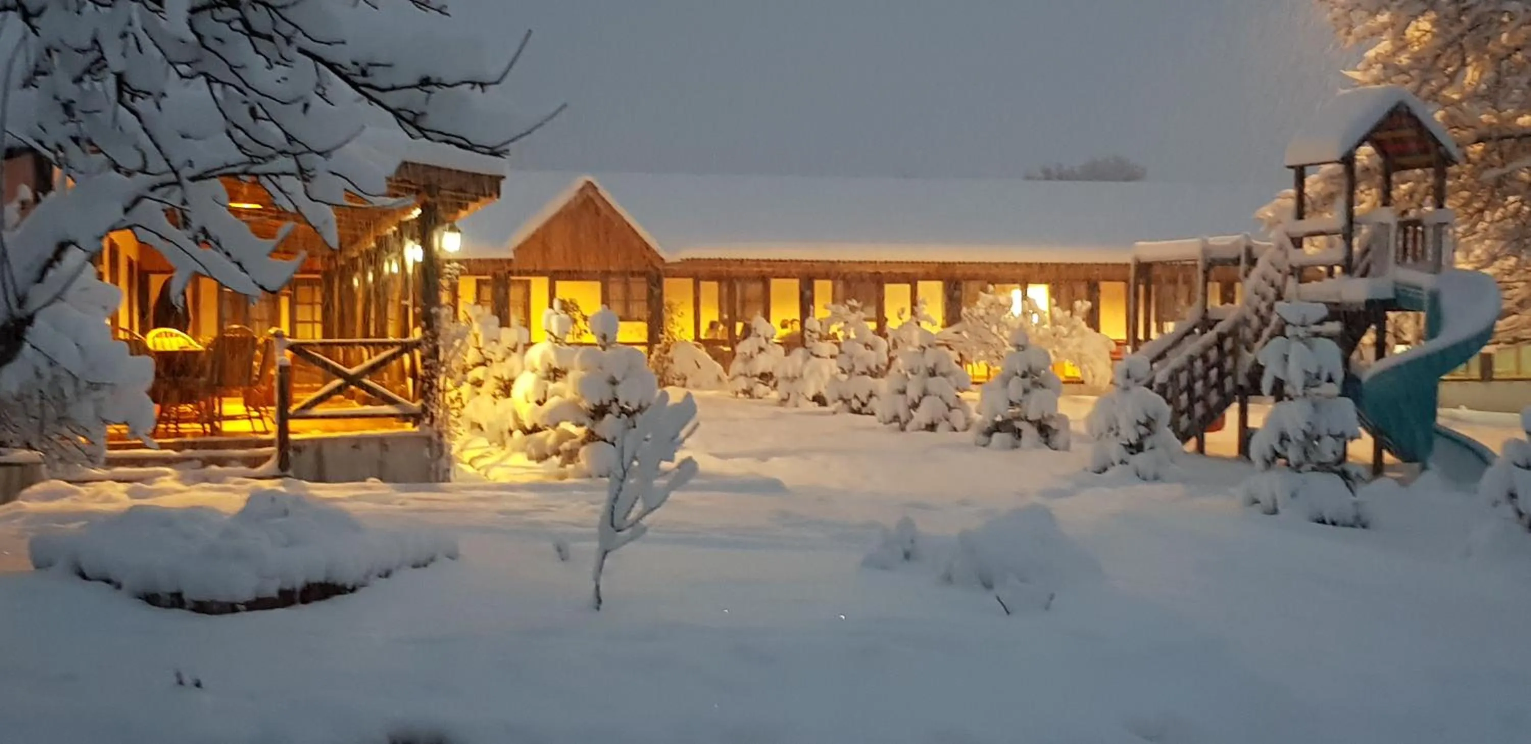 Communal lounge/ TV room in VONRESORT Abant