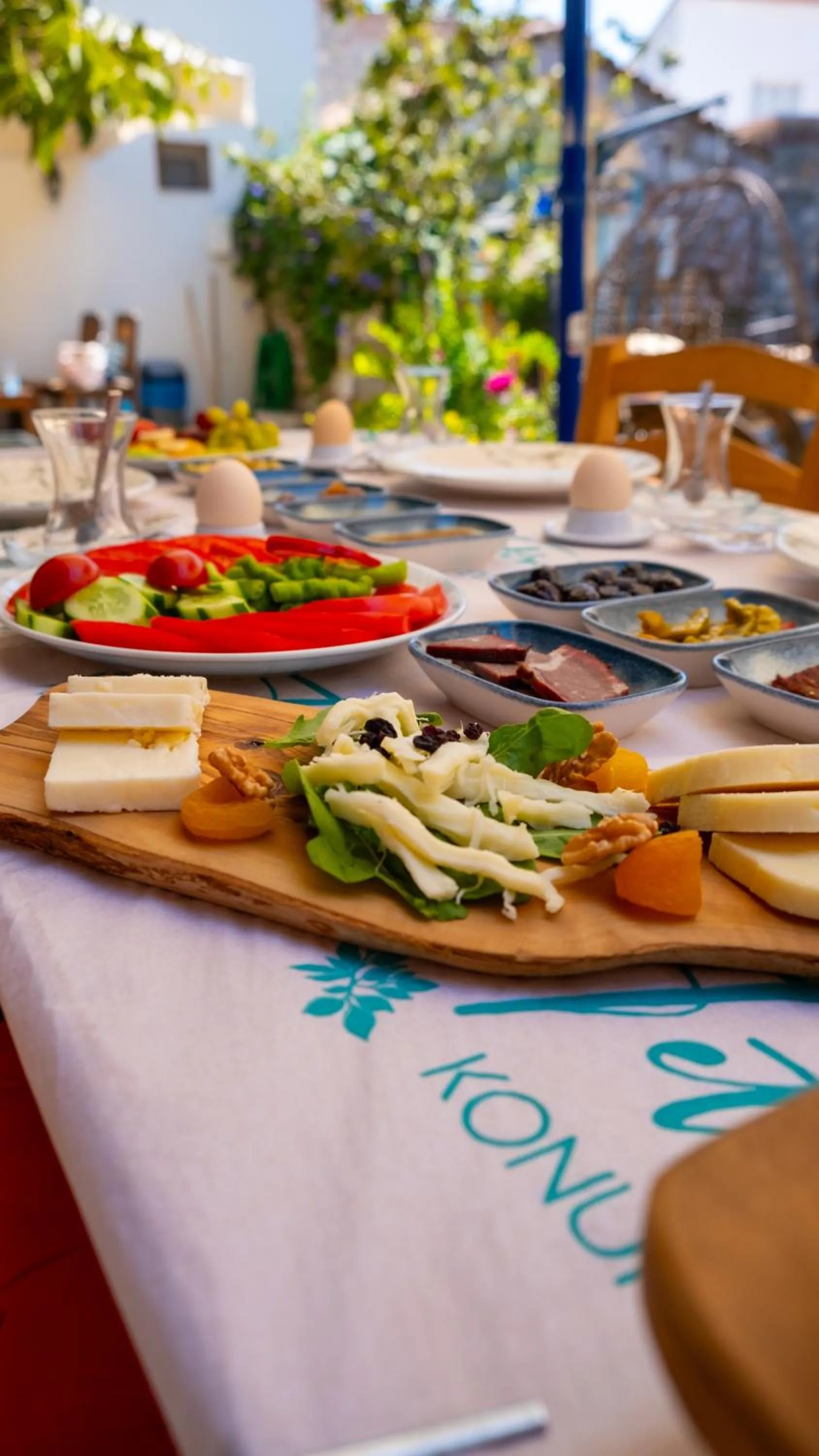 Restaurant/places to eat in Tetka Konukevi