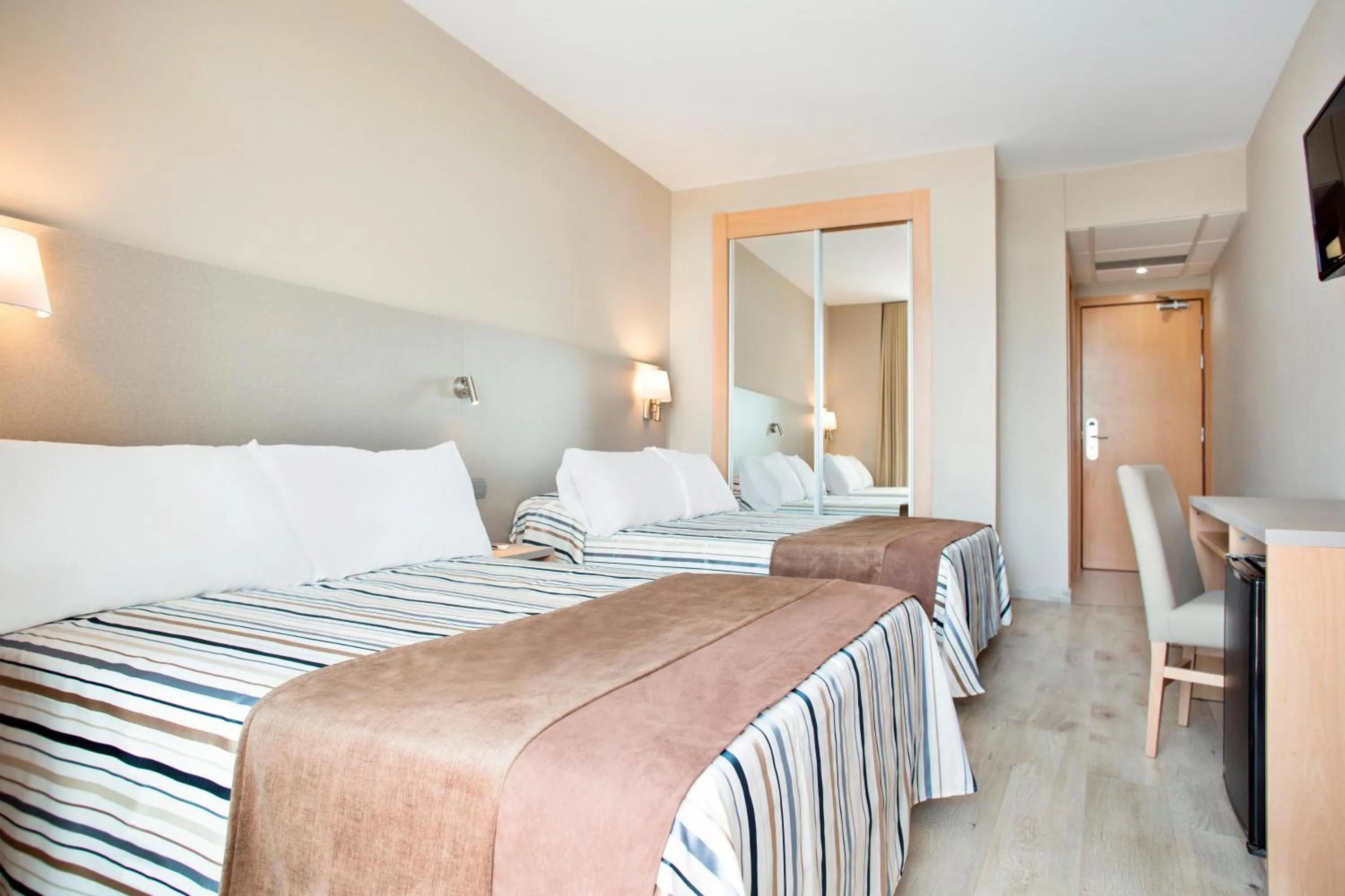 Photo of the whole room, Bed in Hotel Best Cambrils