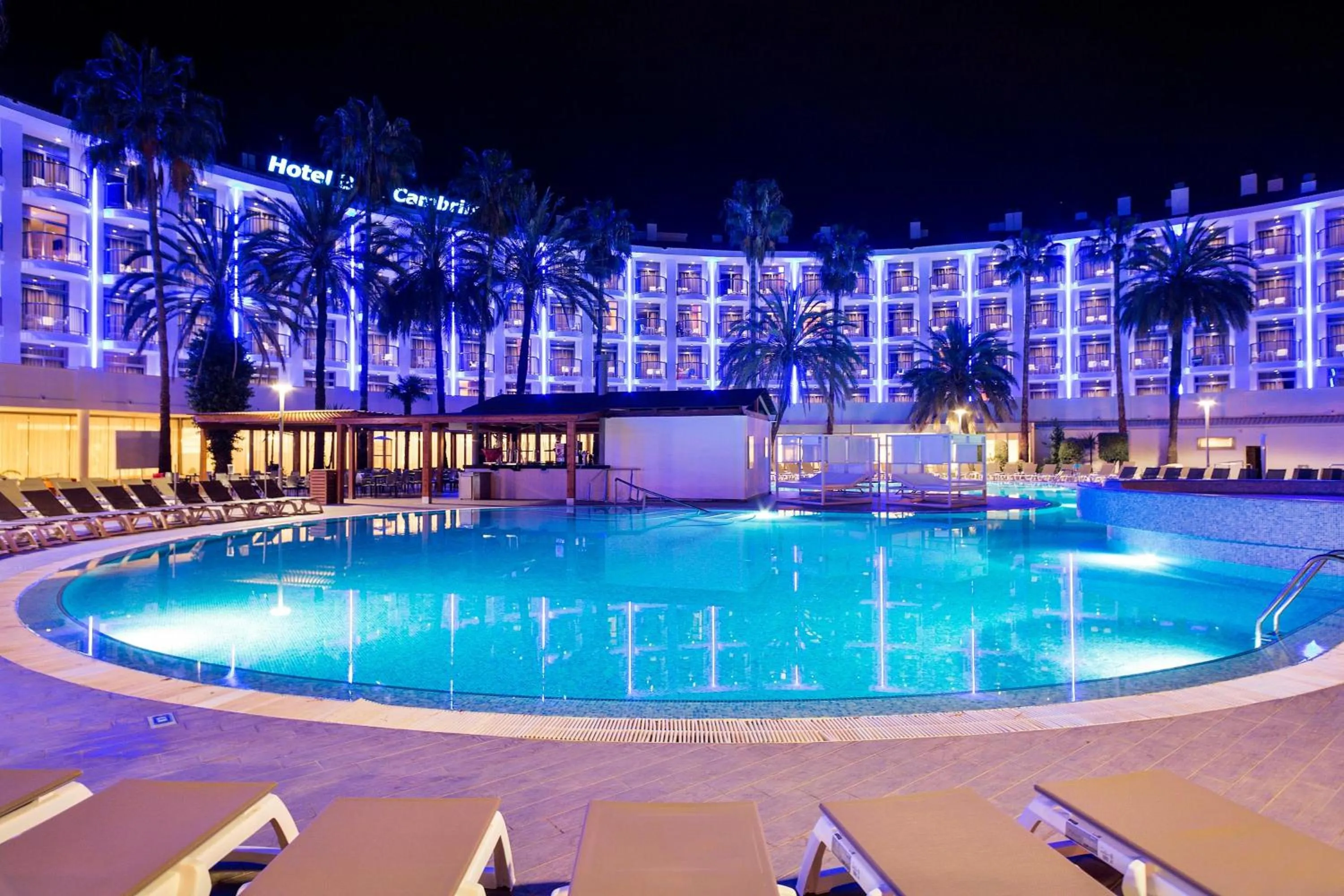 Swimming pool in Hotel Best Cambrils