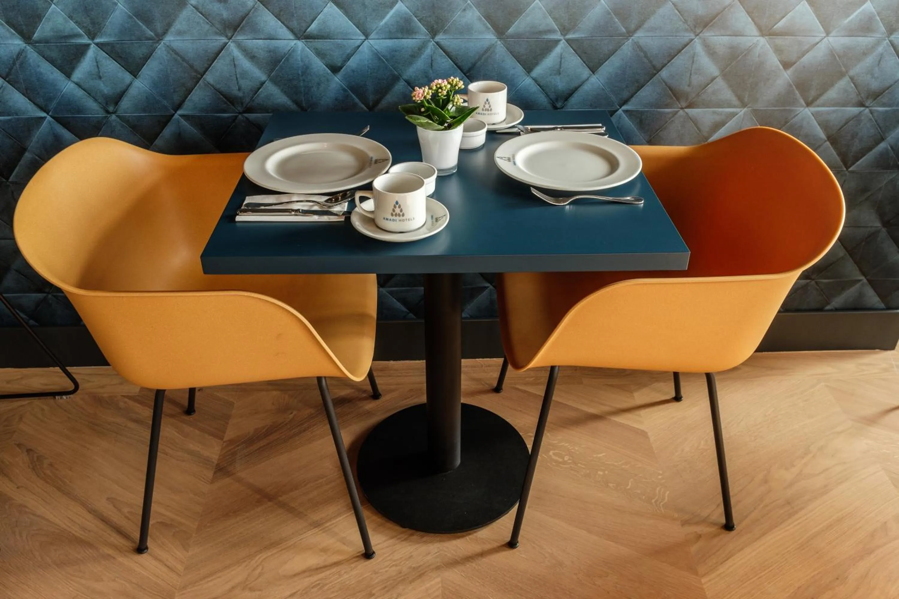 Restaurant/places to eat in Amadi Panorama Hotel