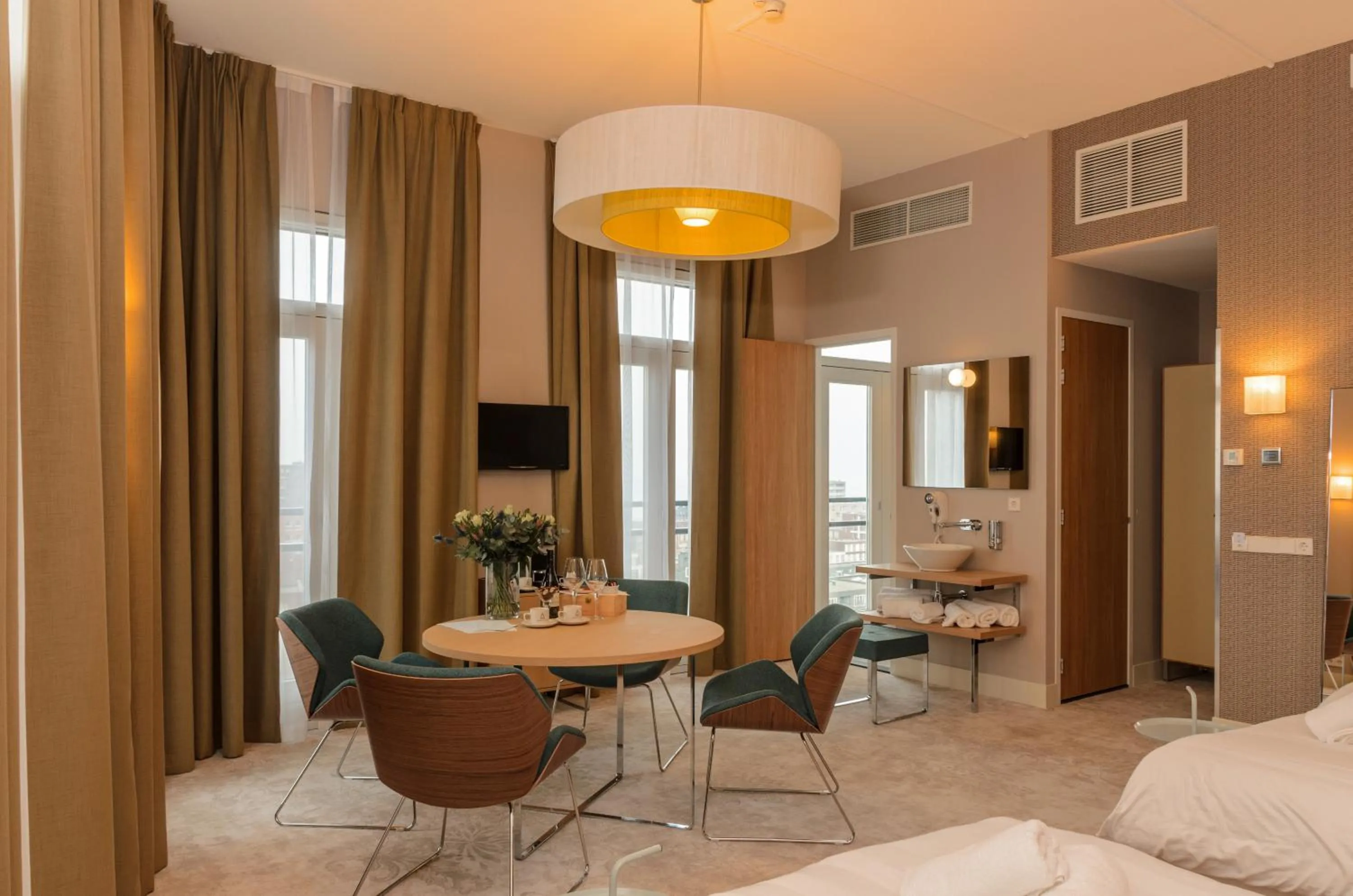 Seating area, Bed in Amadi Panorama Hotel