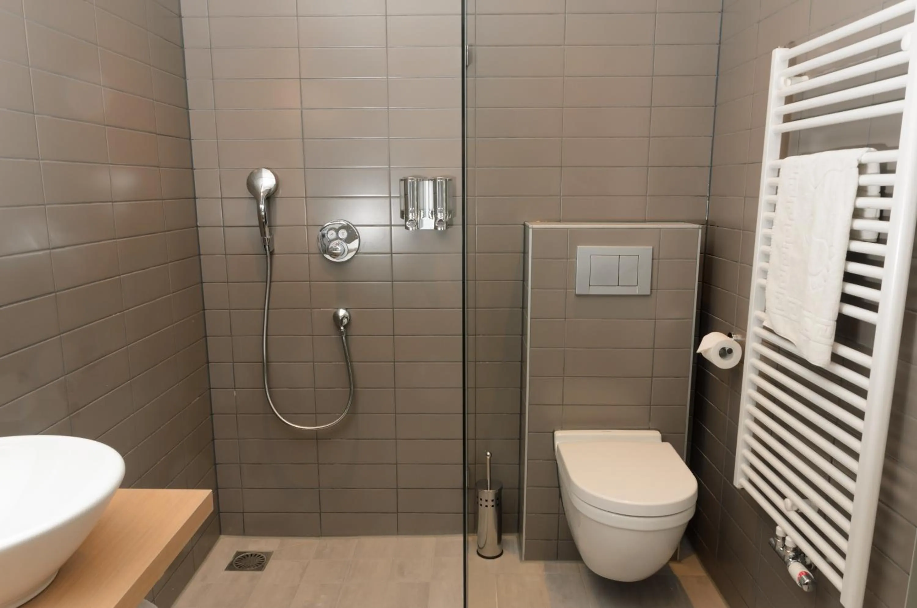 Bathroom in Amadi Panorama Hotel