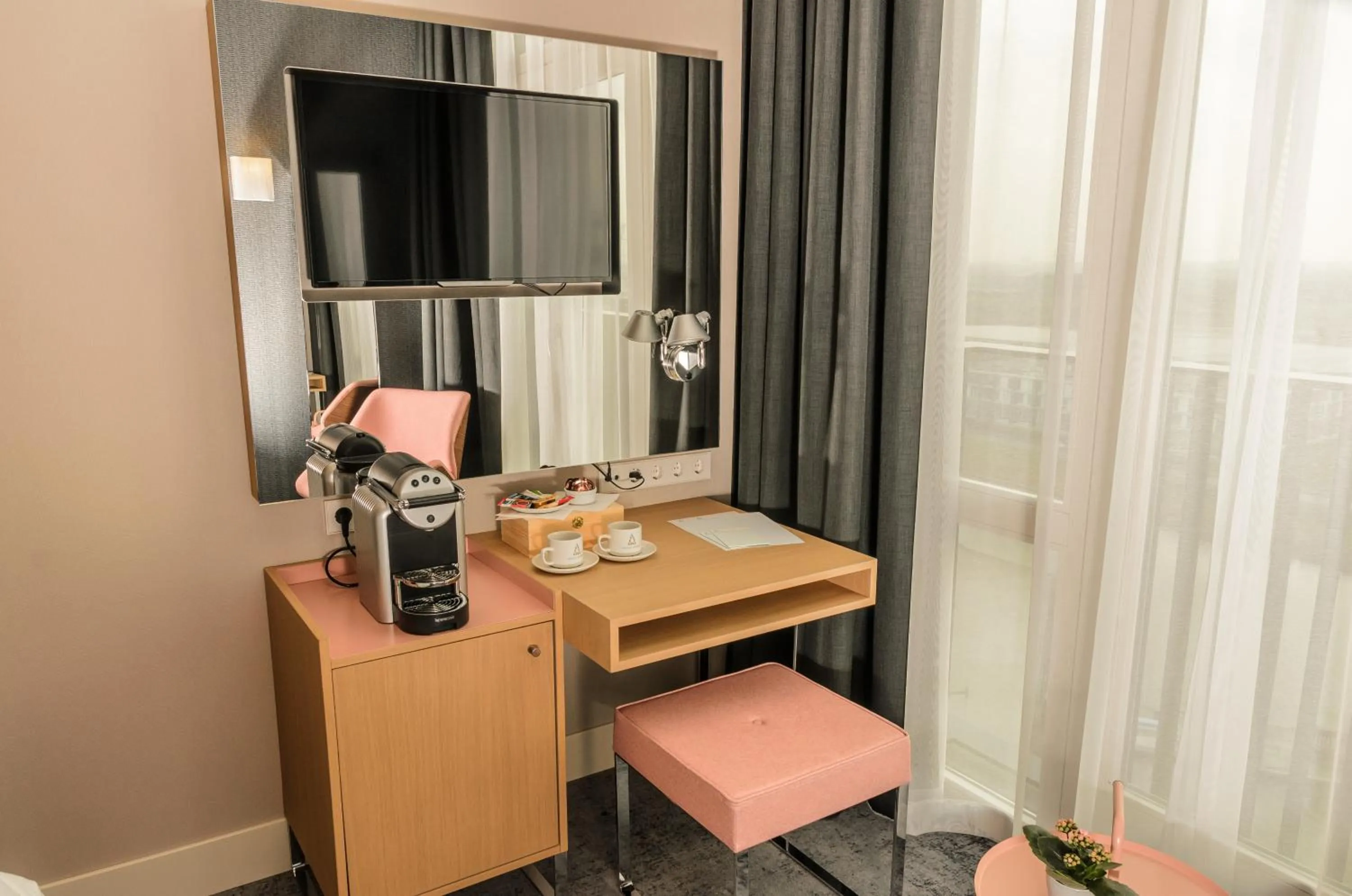 Seating area in Amadi Panorama Hotel