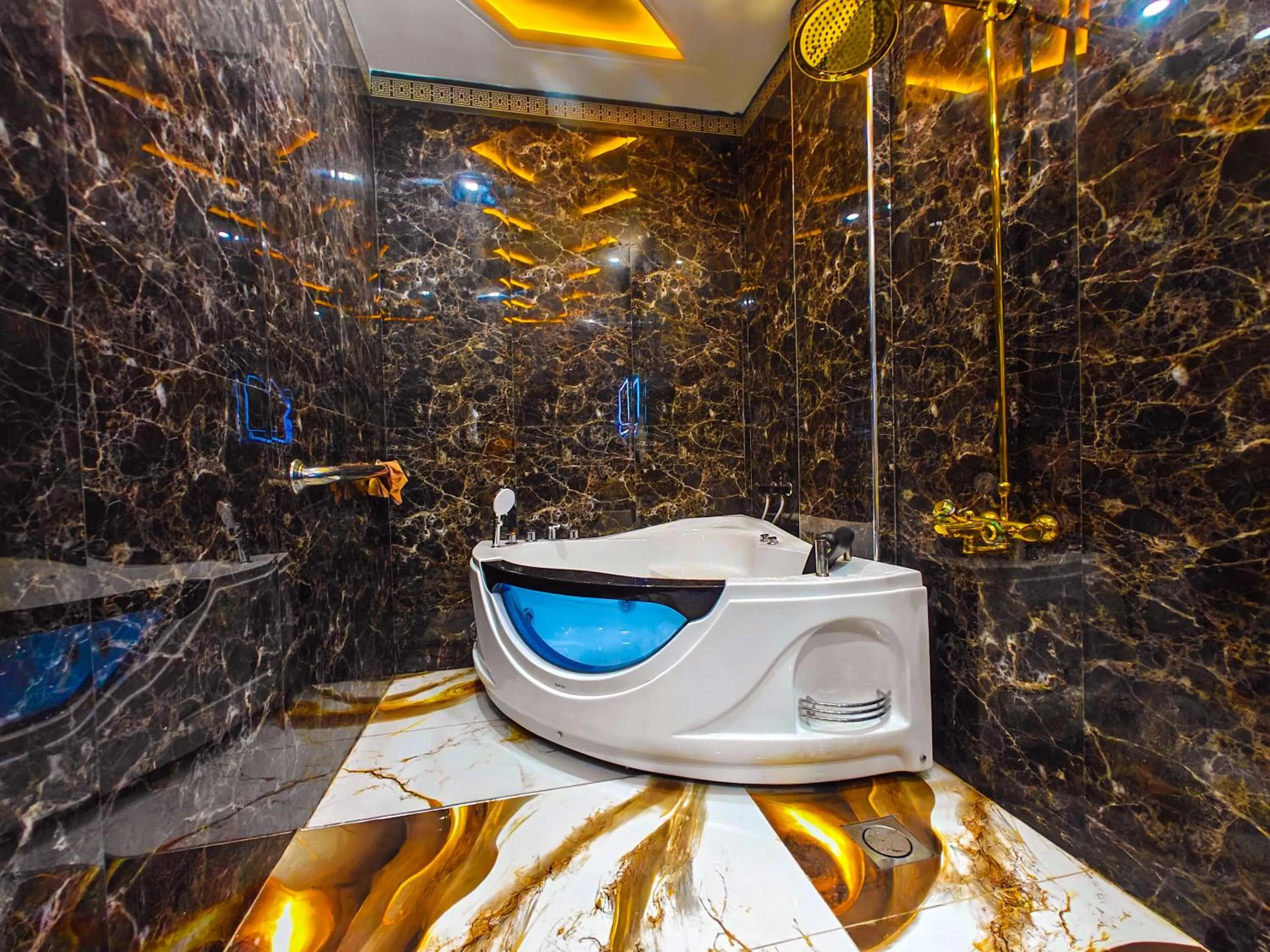 Bathroom in Kabirs Hotel Kalam