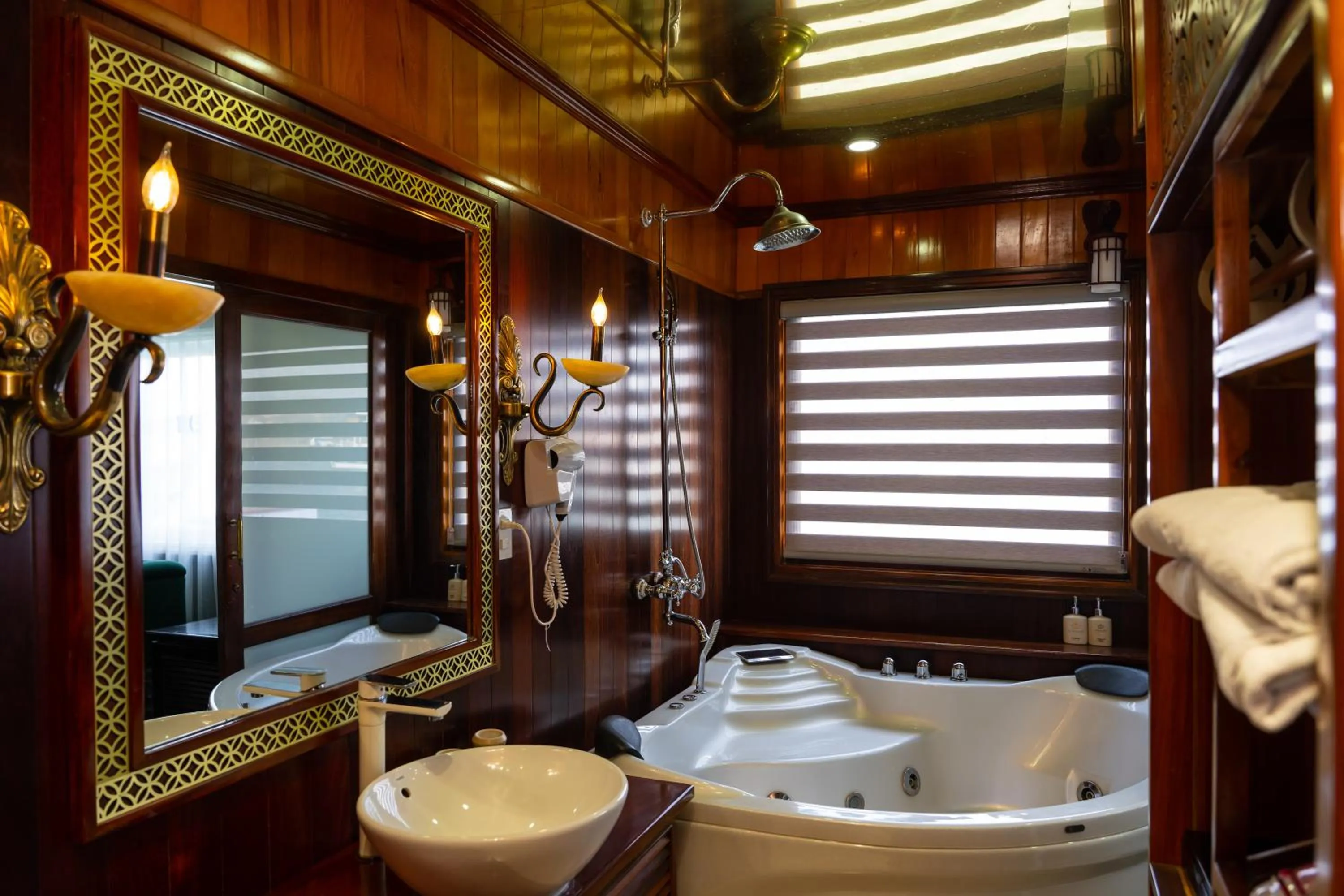 Bath in La Regina Royal Cruise