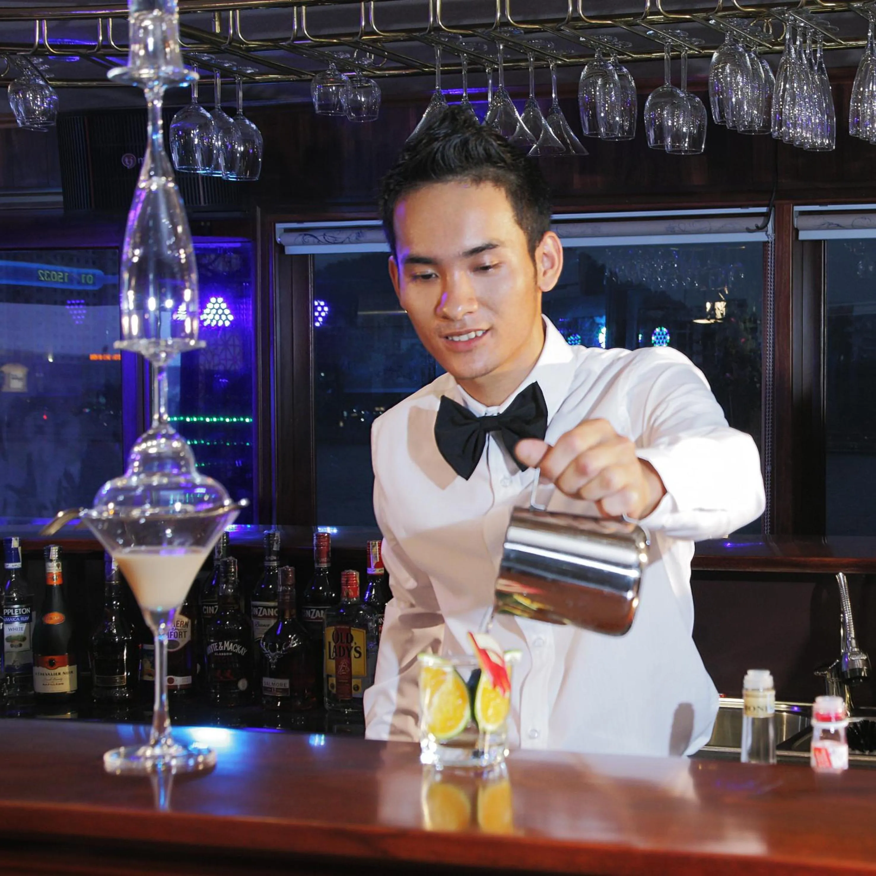 Lounge or bar in La Regina Royal Cruise
