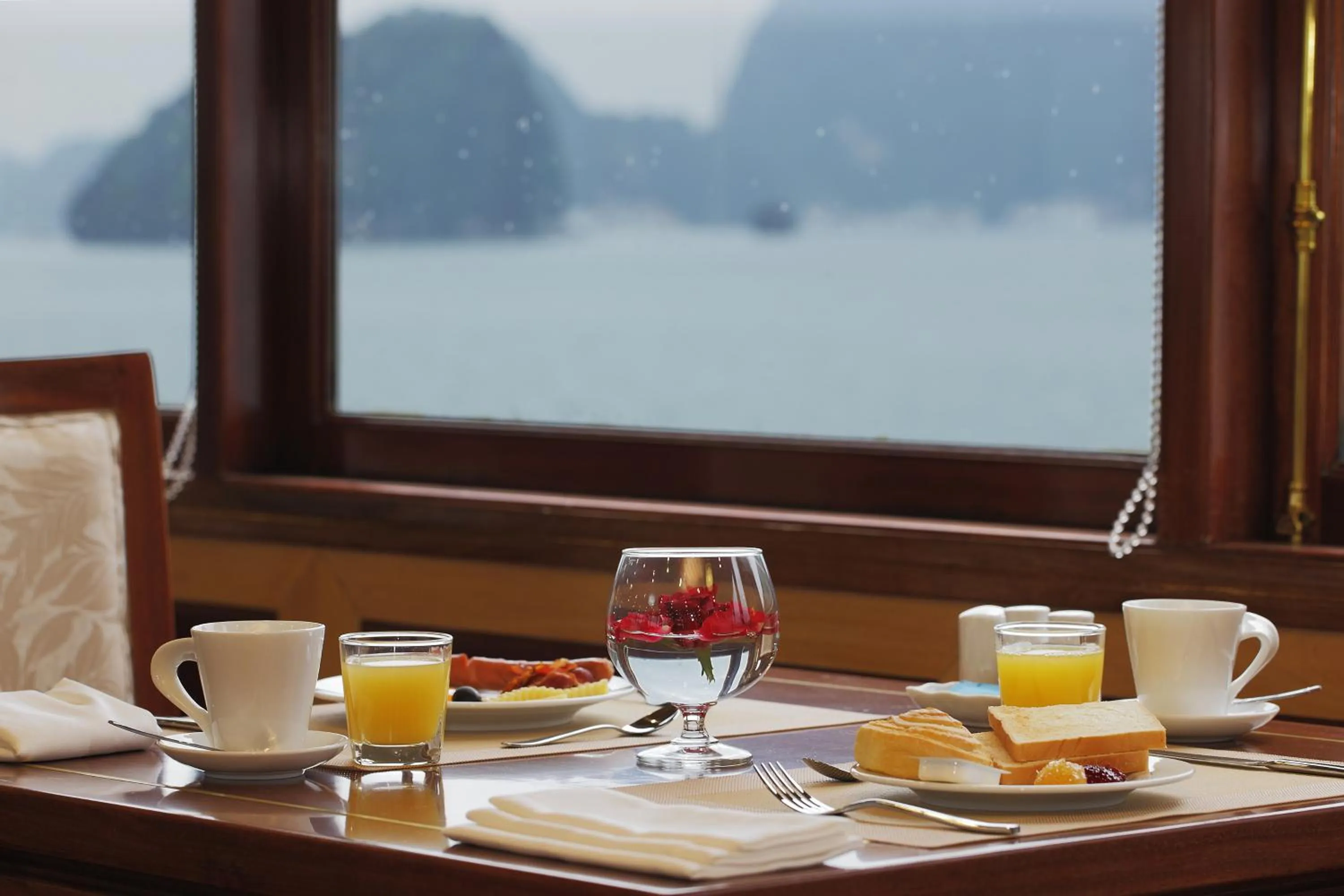 Restaurant/places to eat in La Regina Royal Cruise