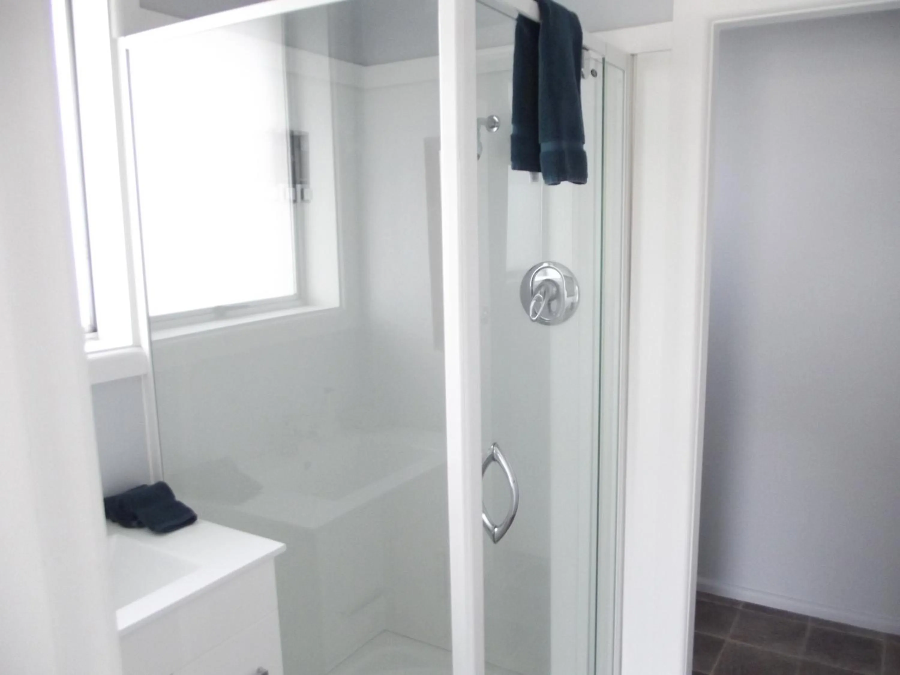 Bathroom in Admiral Motel