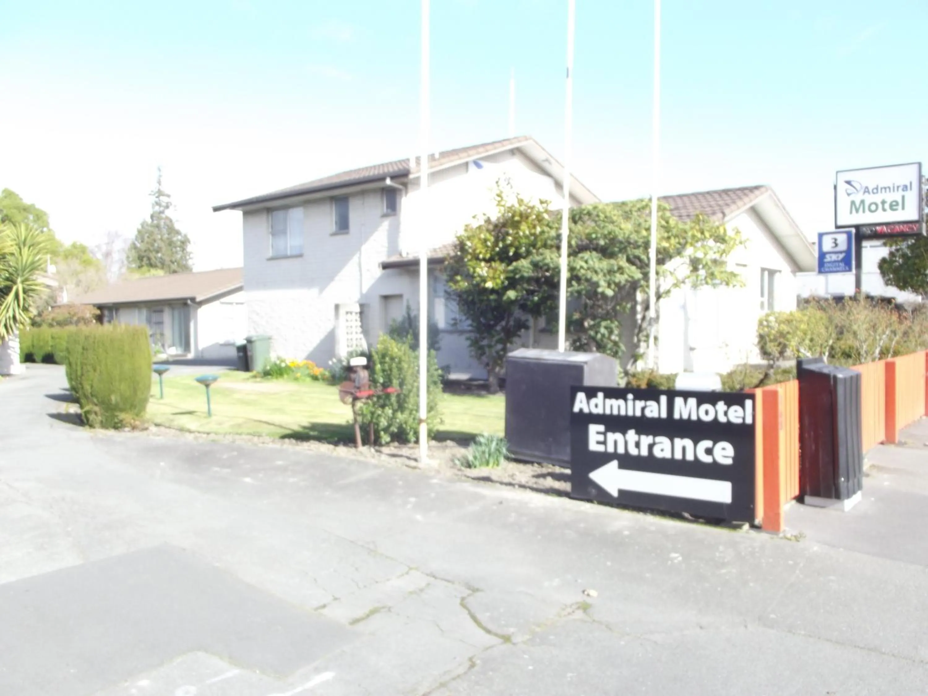 Property logo or sign in Admiral Motel