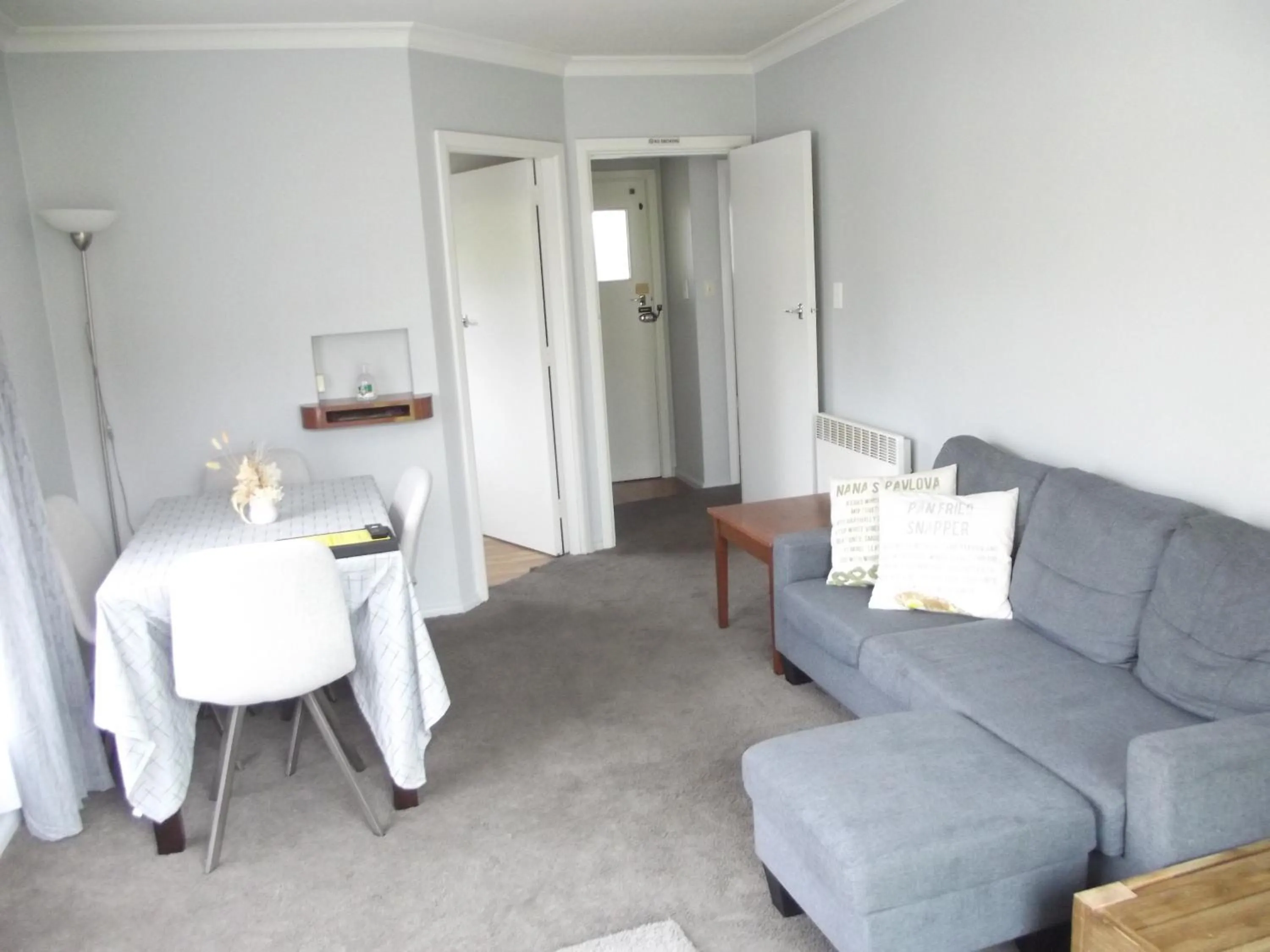 Living room in Admiral Motel