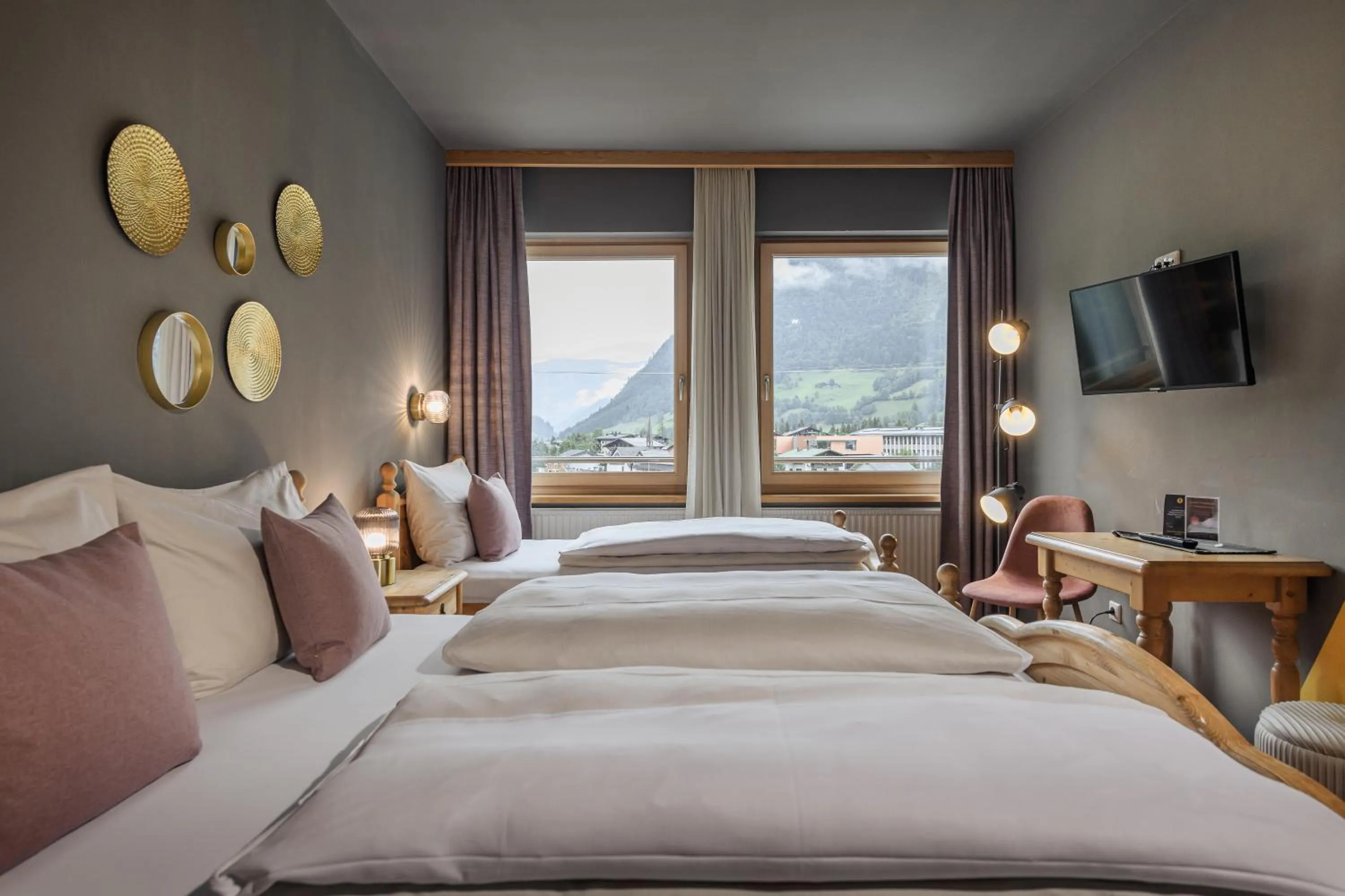 Photo of the whole room, Bed in B&B Berglift direkt an der Talstation