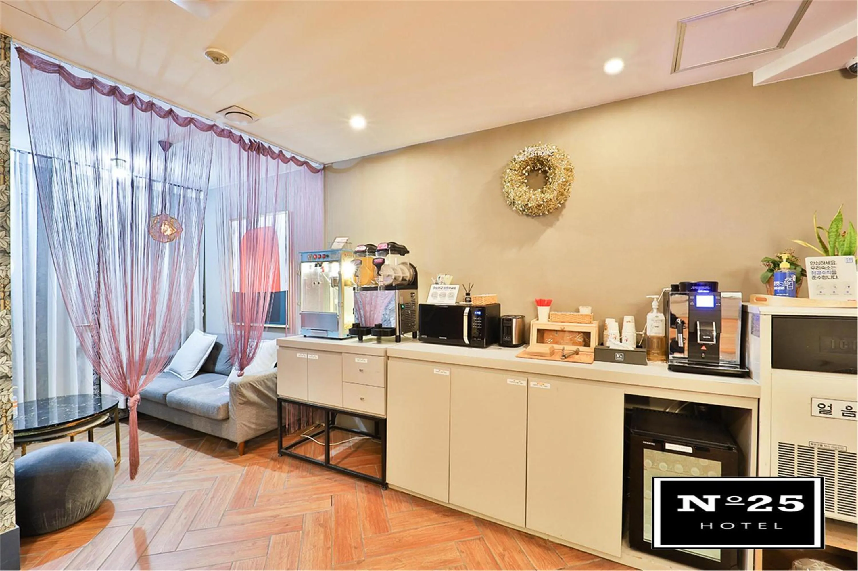 Coffee/tea facilities in No25 Hotel Suyu