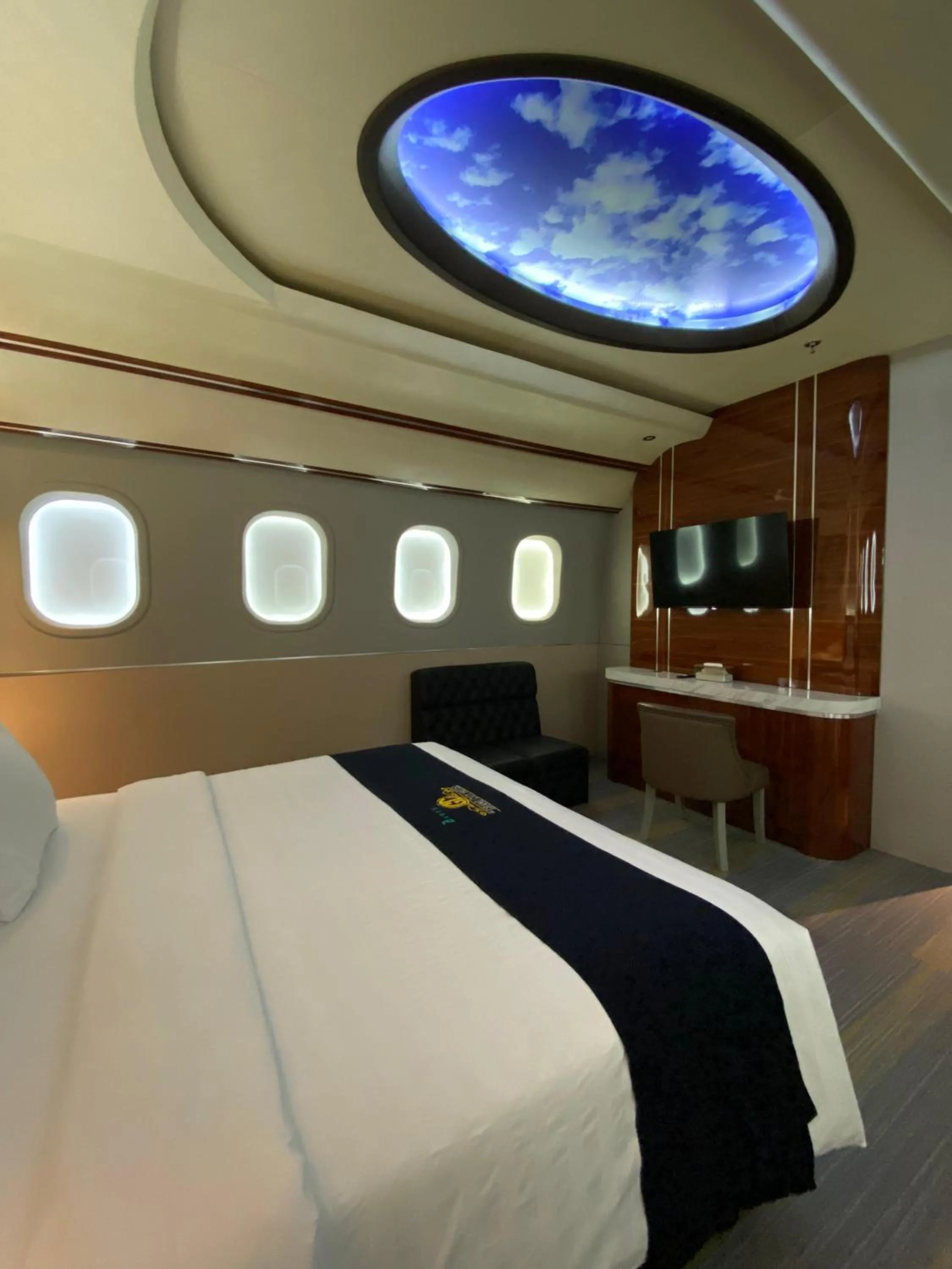 Bedroom, Bed in Avery De Grand City Hotel Bandung