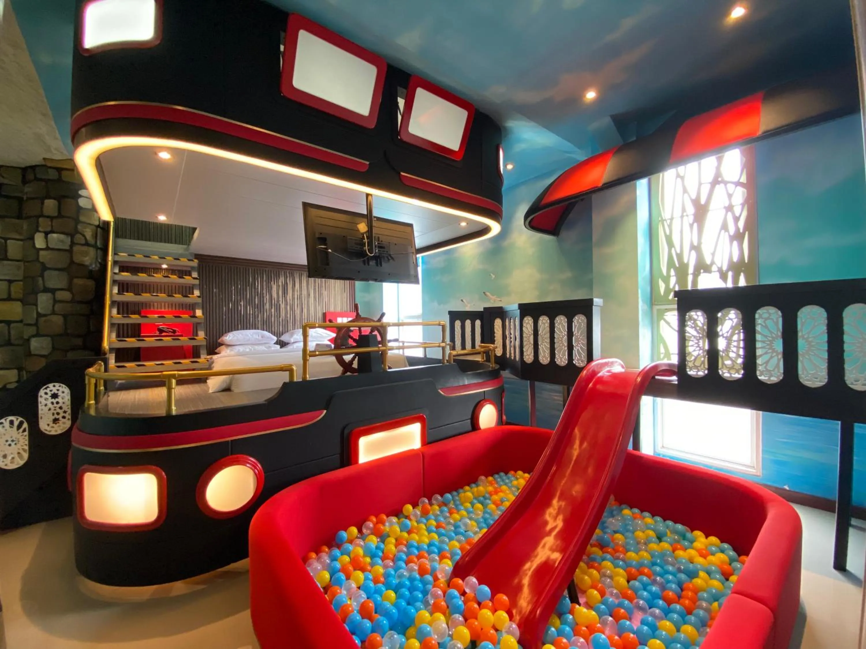 Photo of the whole room in Avery De Grand City Hotel Bandung