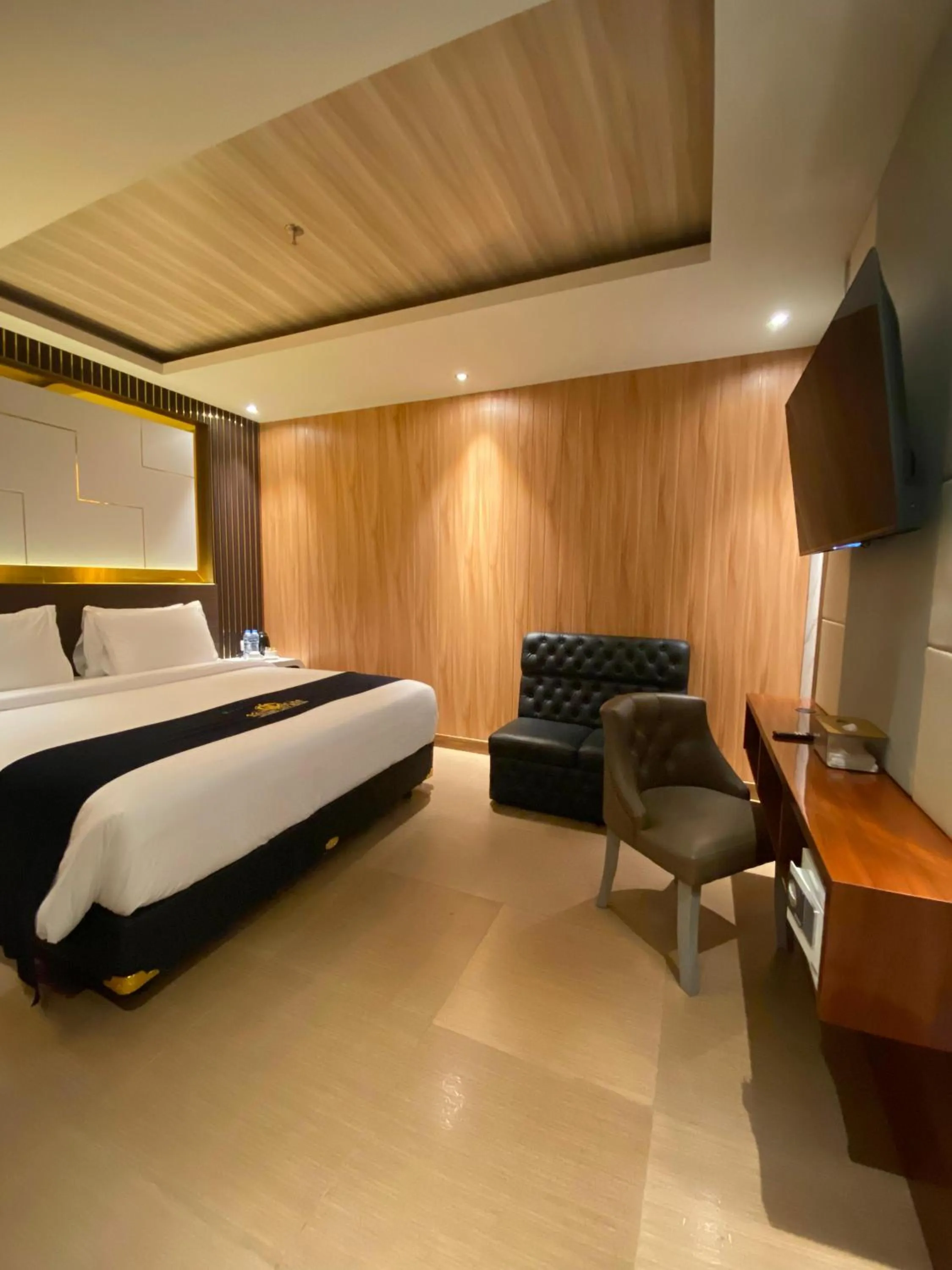 Bedroom, Bed in Avery De Grand City Hotel Bandung
