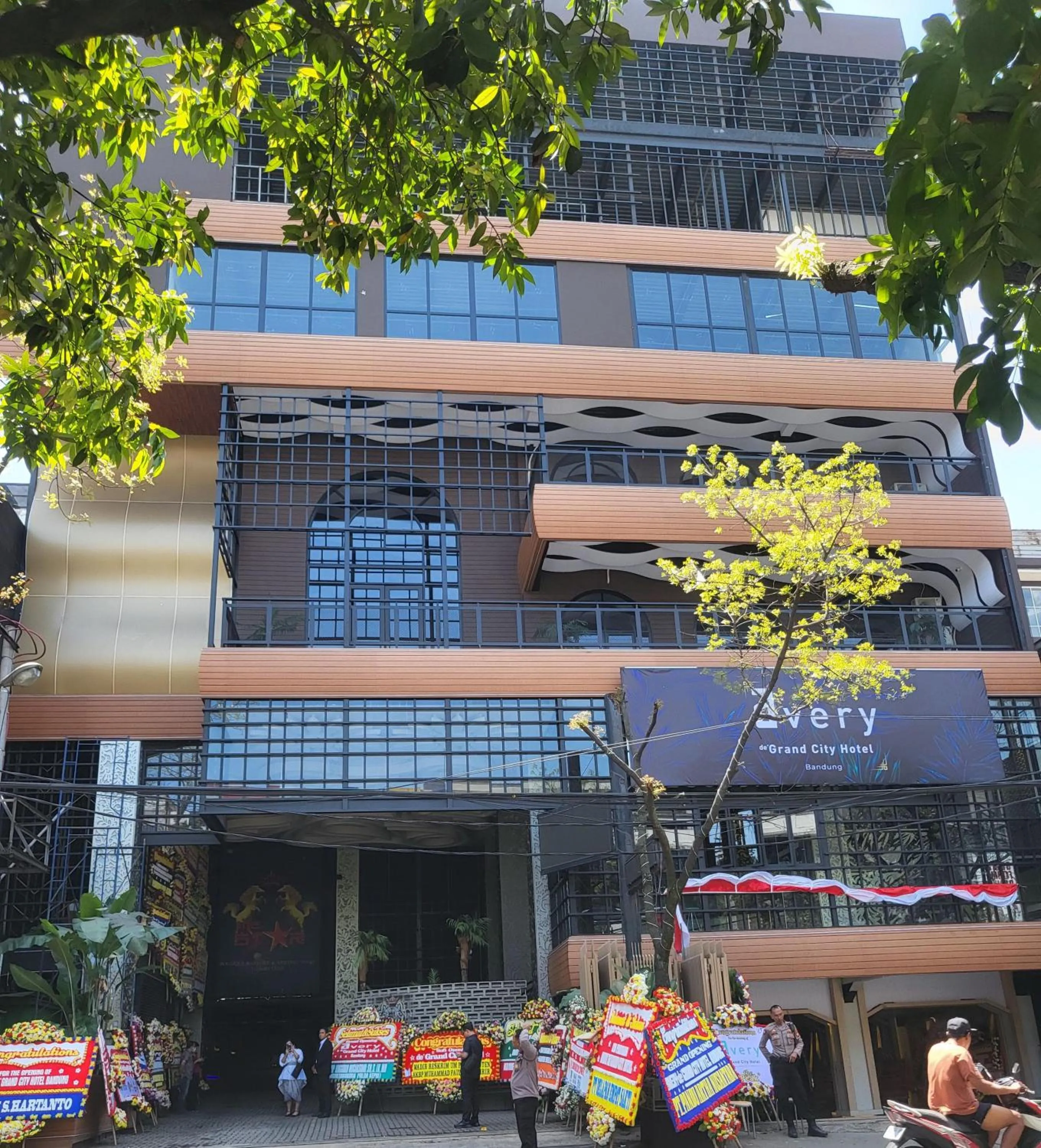 Property building in Avery De Grand City Hotel Bandung