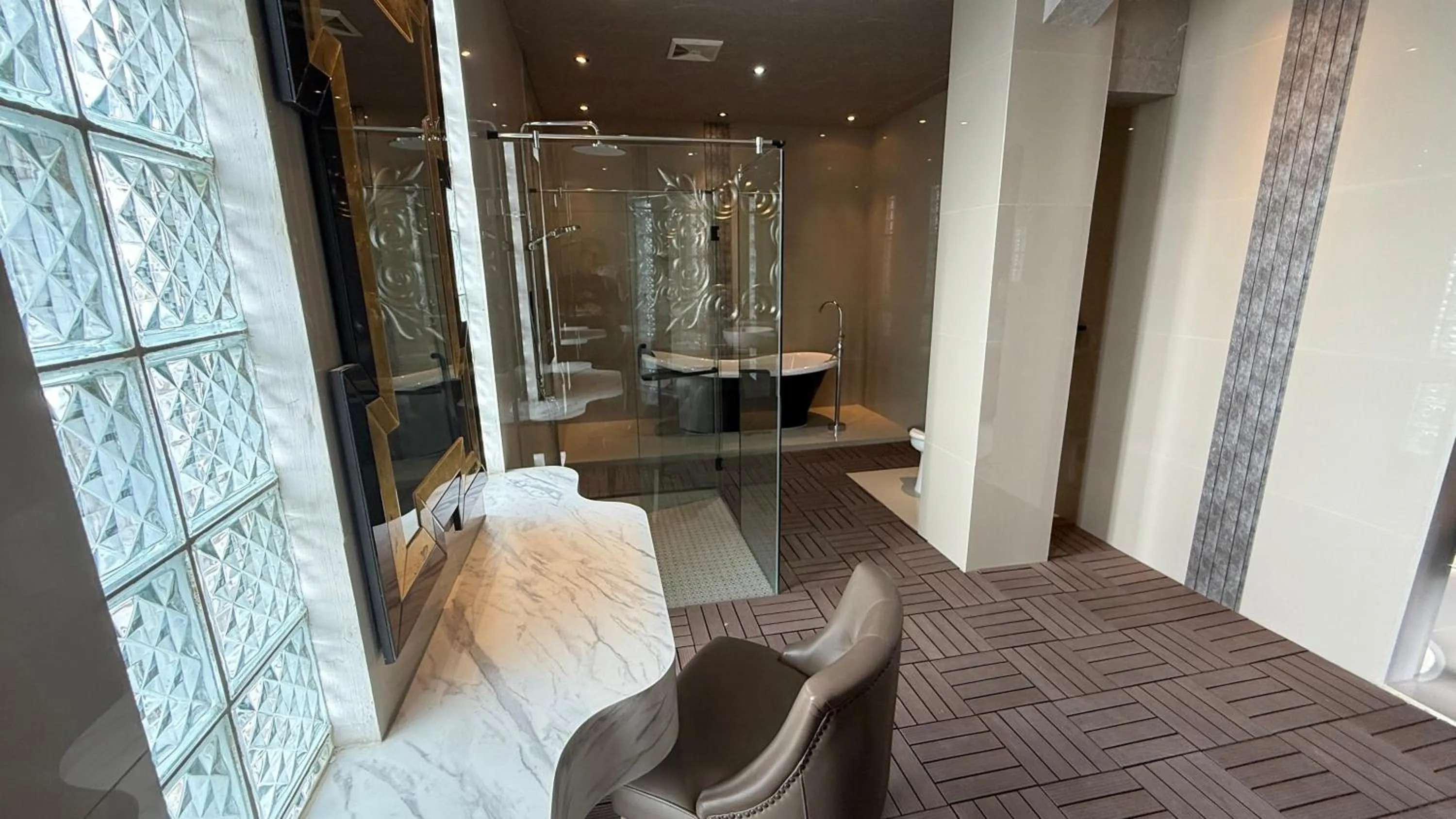 Shower in Avery De Grand City Hotel Bandung