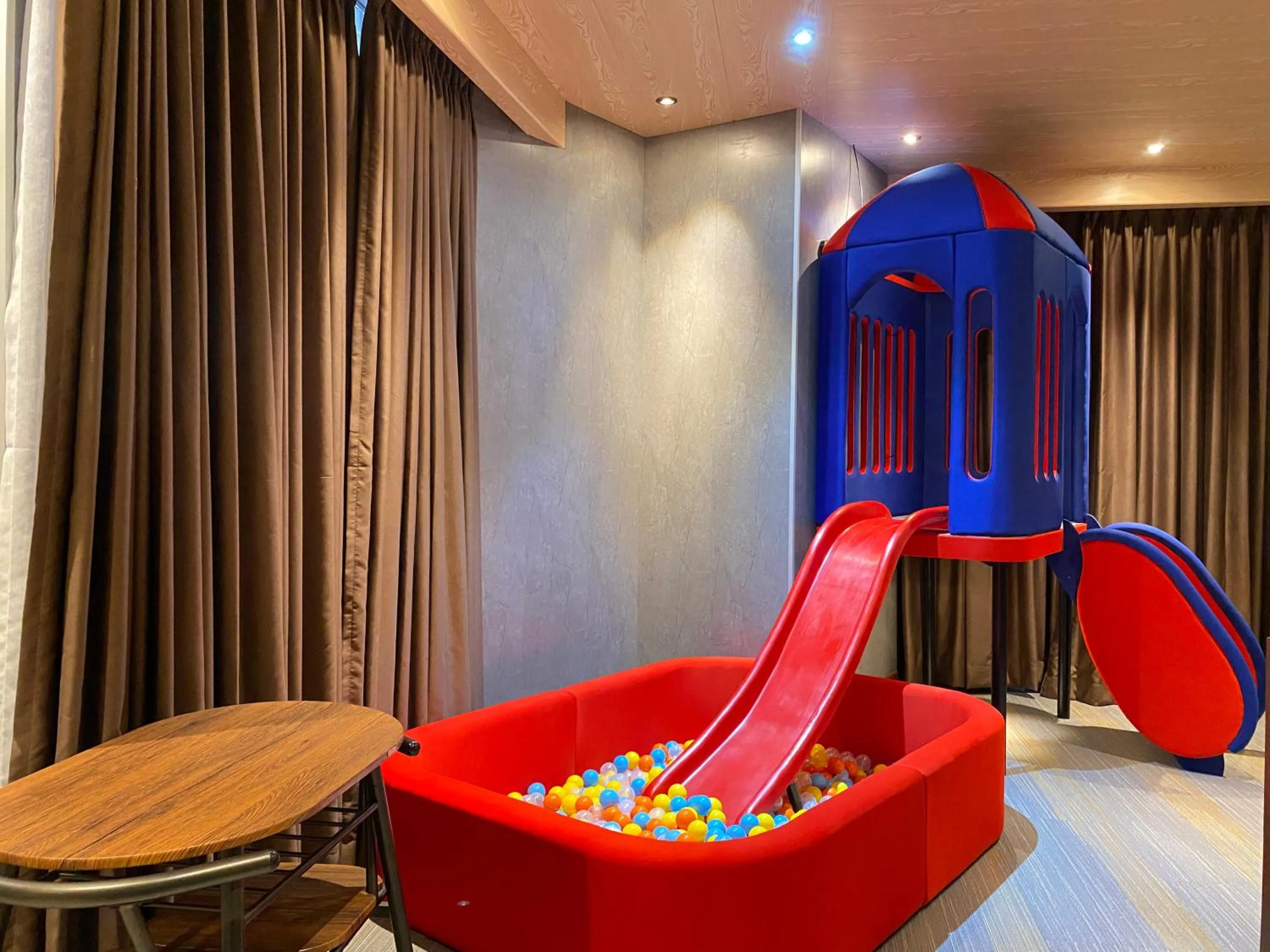 Entertainment in Avery De Grand City Hotel Bandung