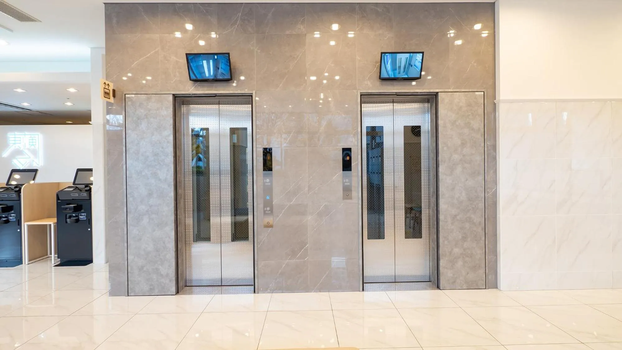 elevator in Toyoko Inn Tottori-eki Kita-guchi