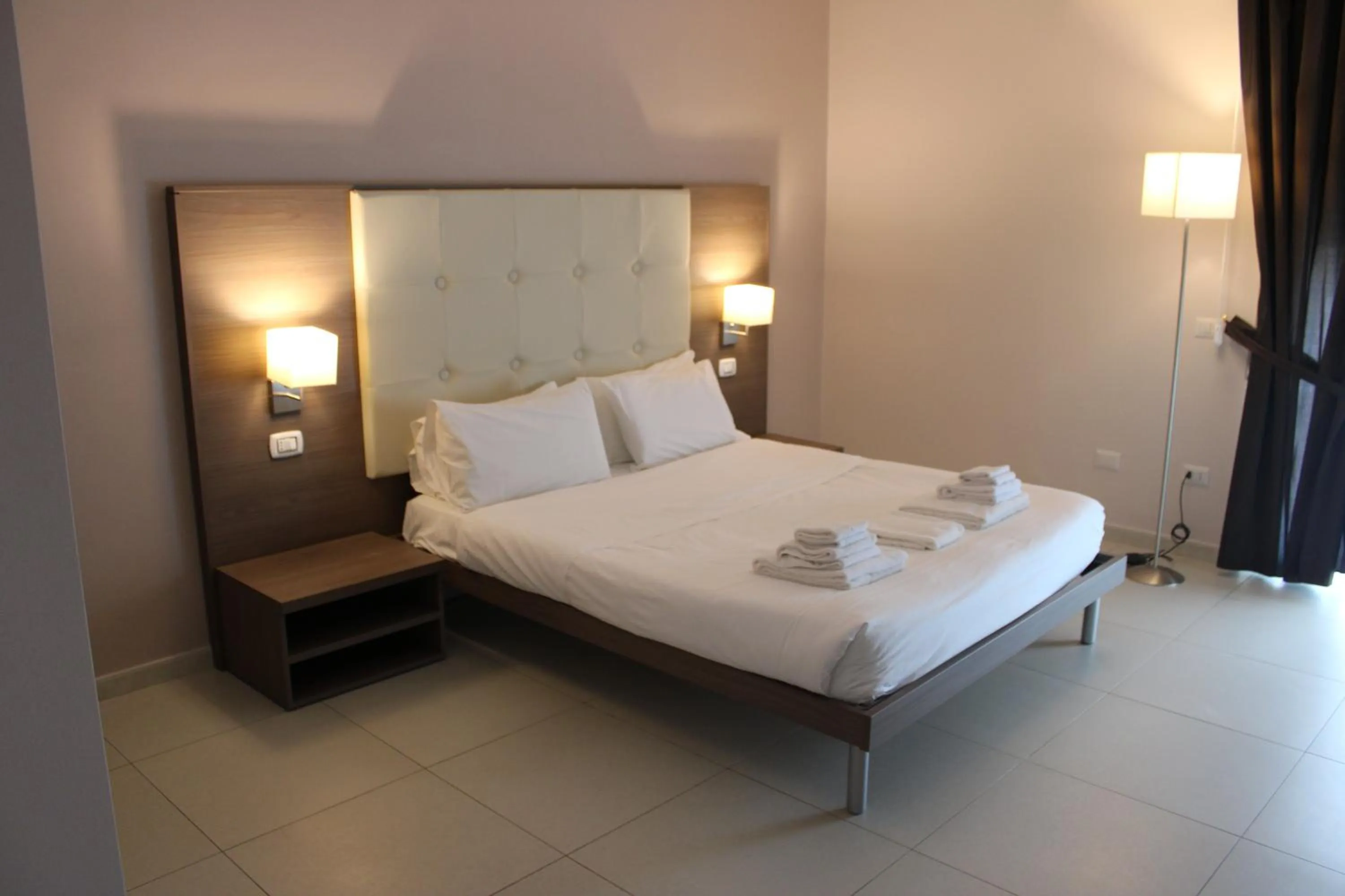 Photo of the whole room, Bed in Brain Rooms - Centro Città, Pulizia Giornaliera, Colazione Inclusa