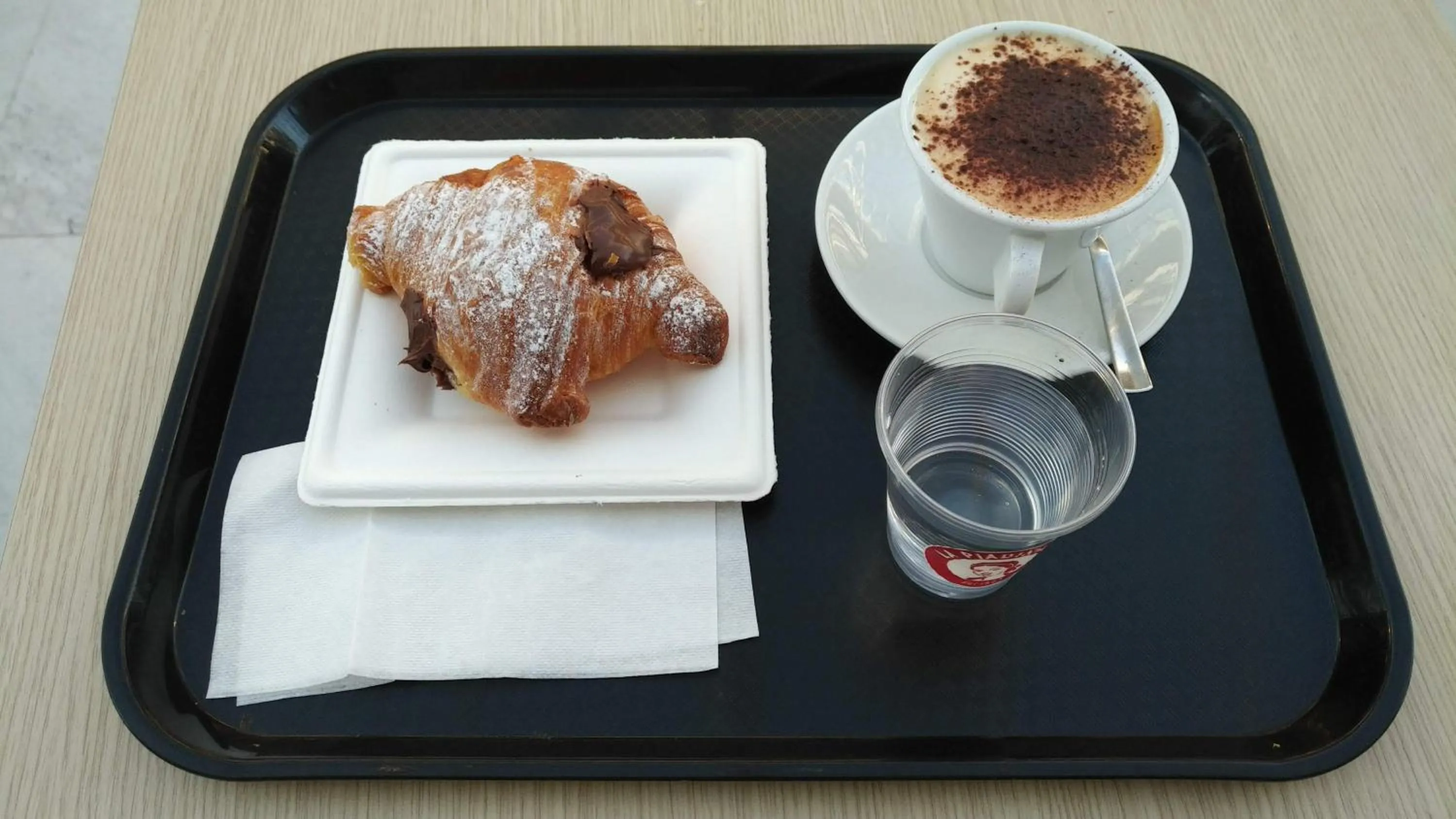 Breakfast in Brain Rooms - Centro Città, Pulizia Giornaliera, Colazione Inclusa