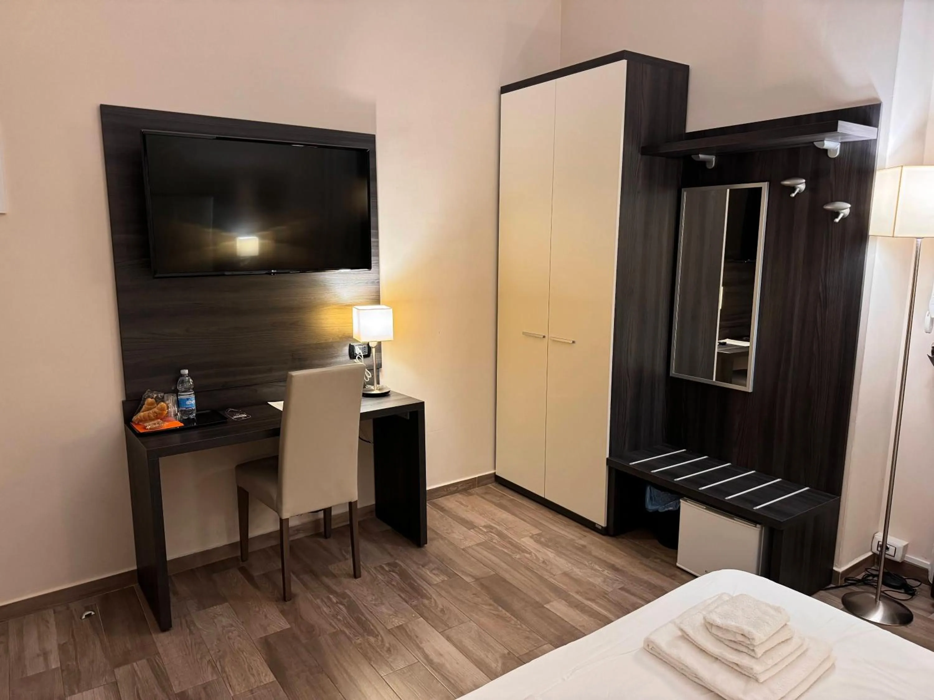 Photo of the whole room, Bed in Brain Rooms - Centro Città, Pulizia Giornaliera, Colazione Inclusa