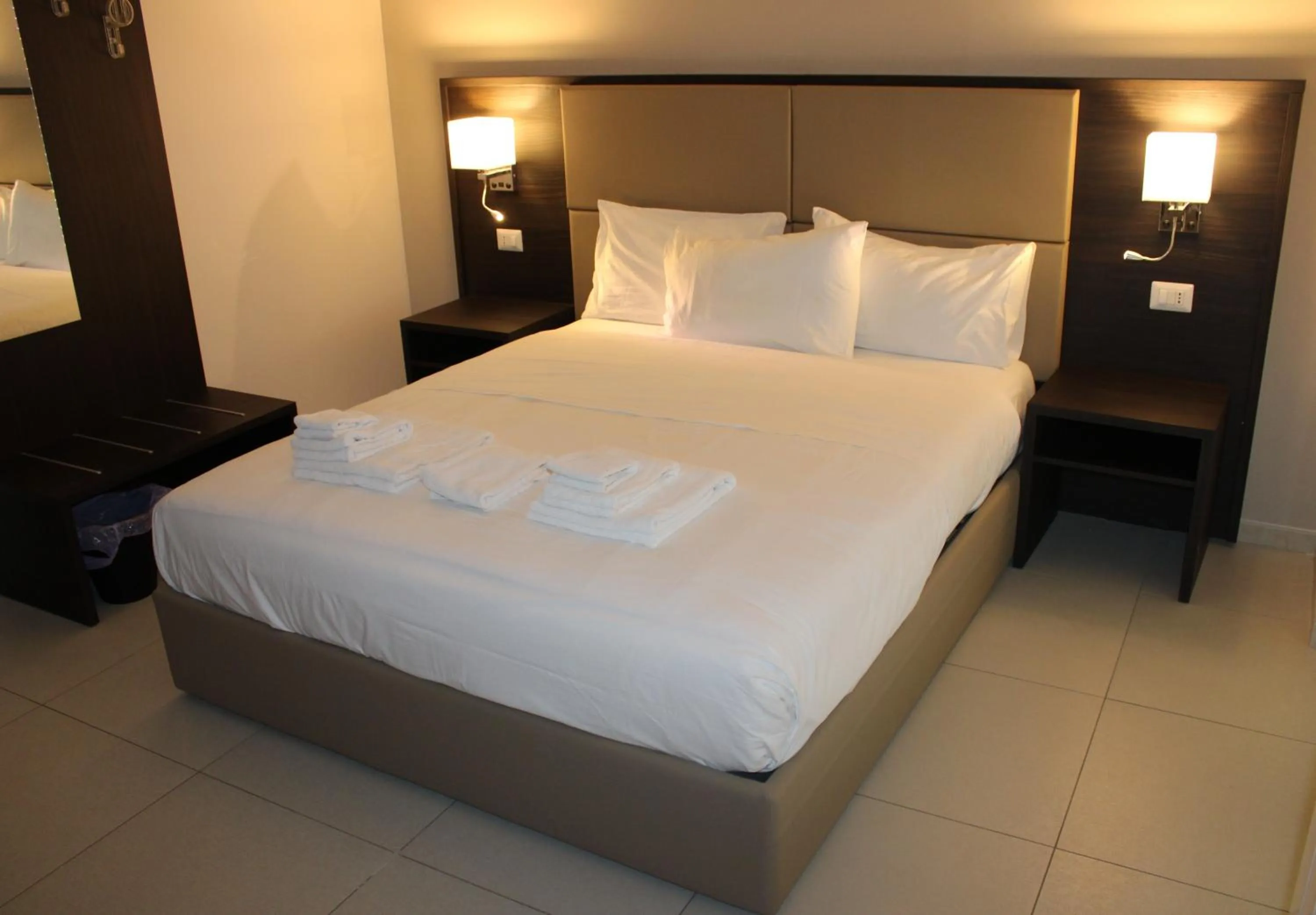 Photo of the whole room, Bed in Brain Rooms - Centro Città, Pulizia Giornaliera, Colazione Inclusa