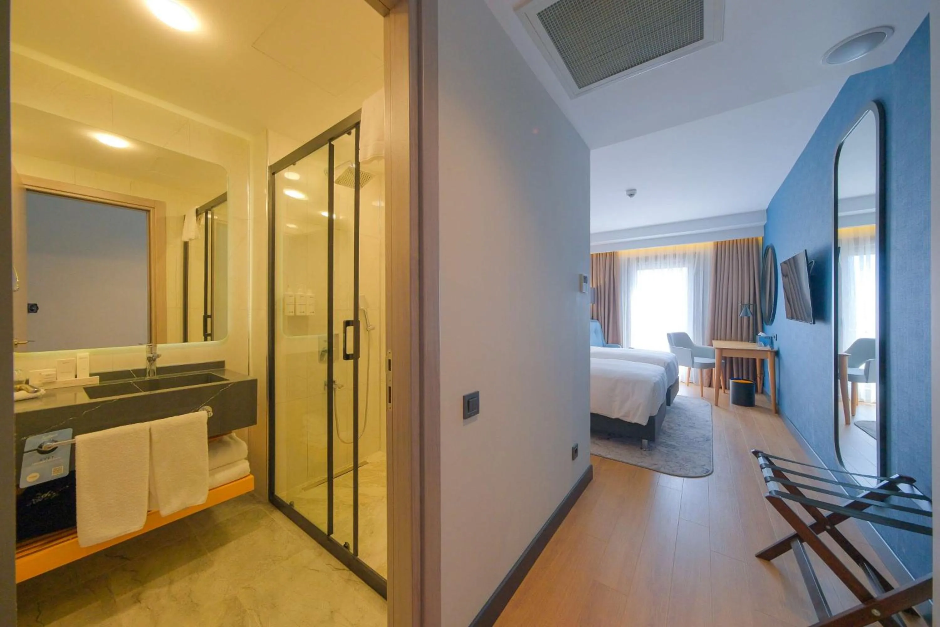 Bedroom, Bed in Radisson Hotel Mersin