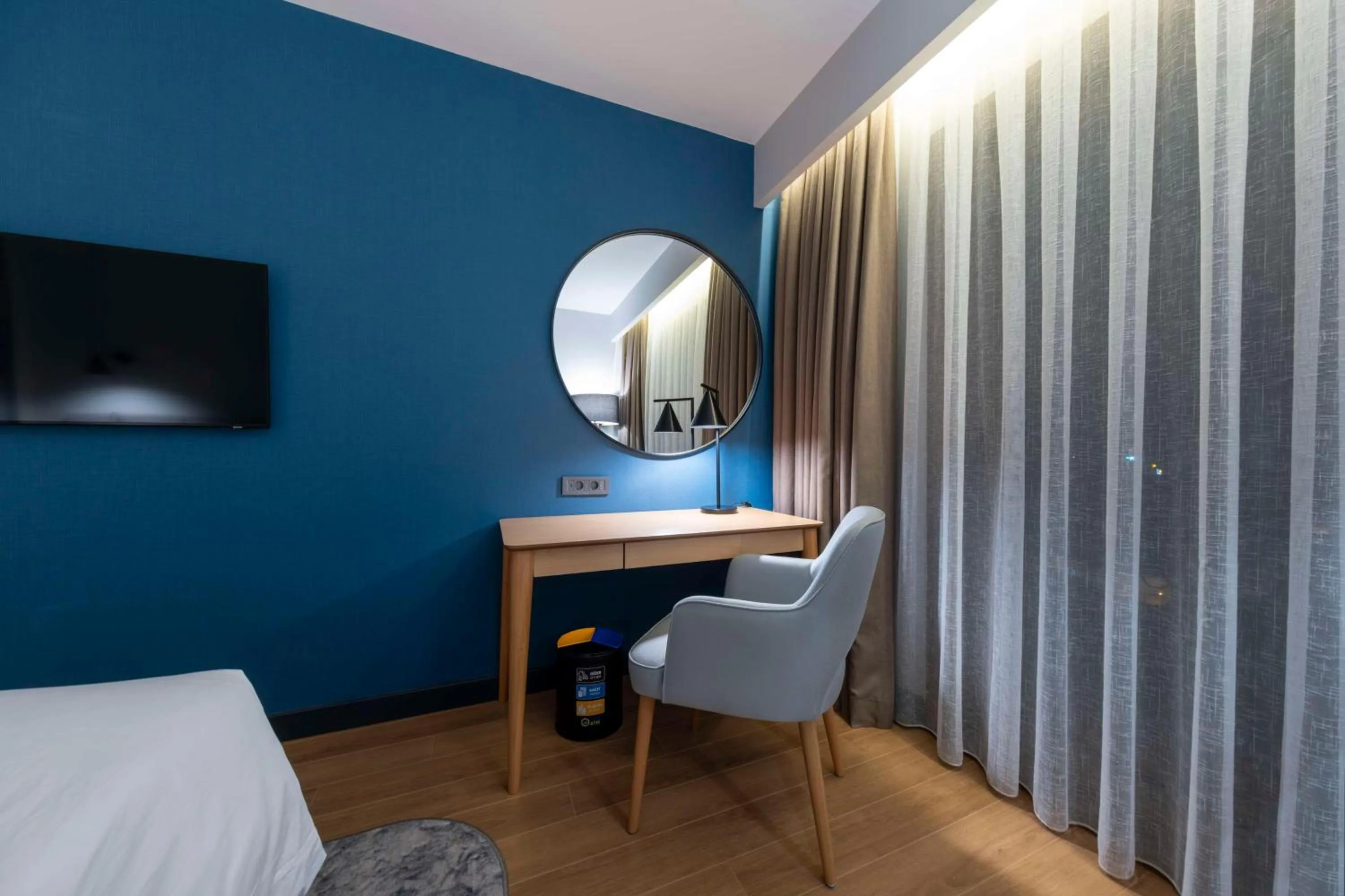 Bedroom, Bed in Radisson Hotel Mersin