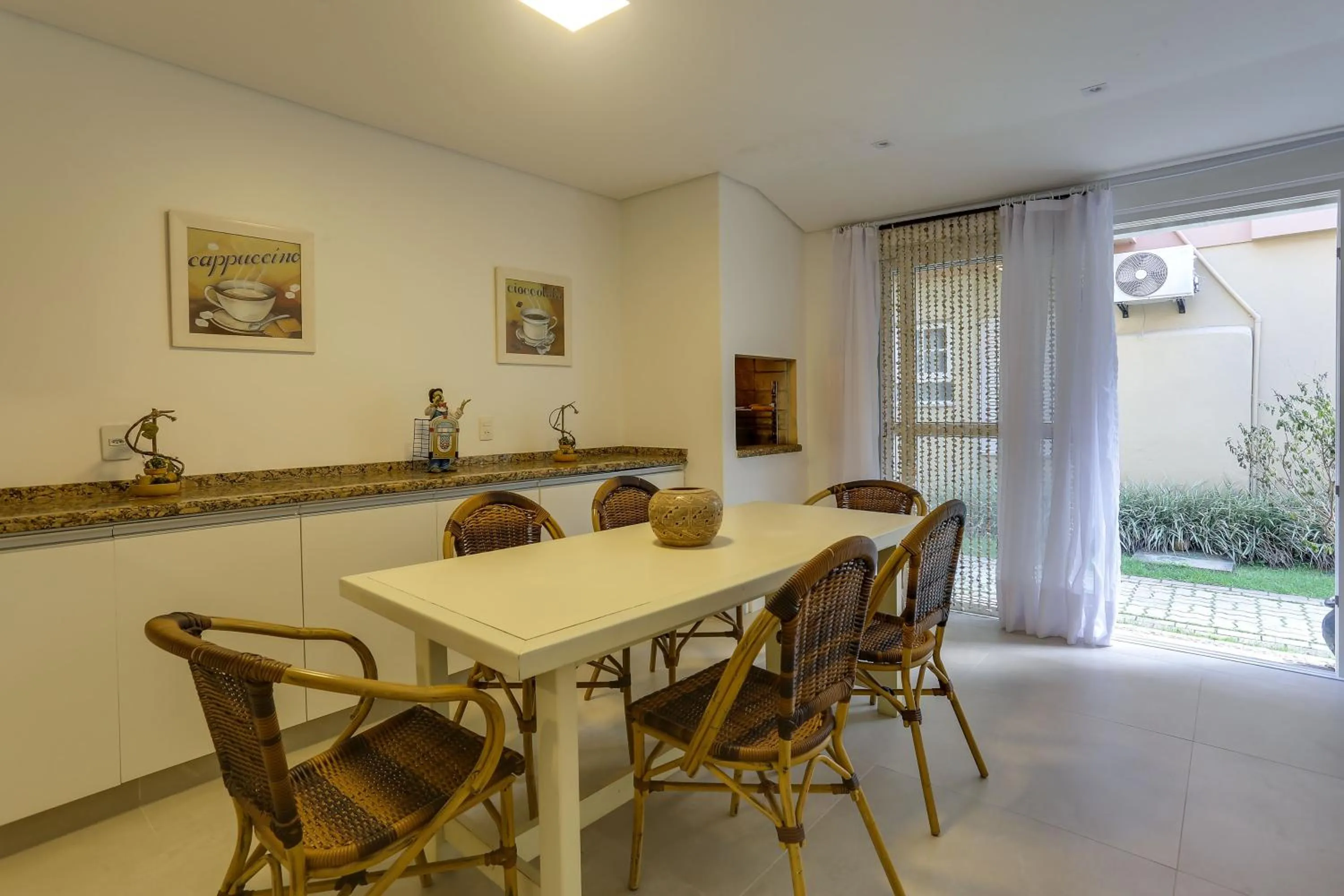 BBQ facilities in Villas Jurerê Residences