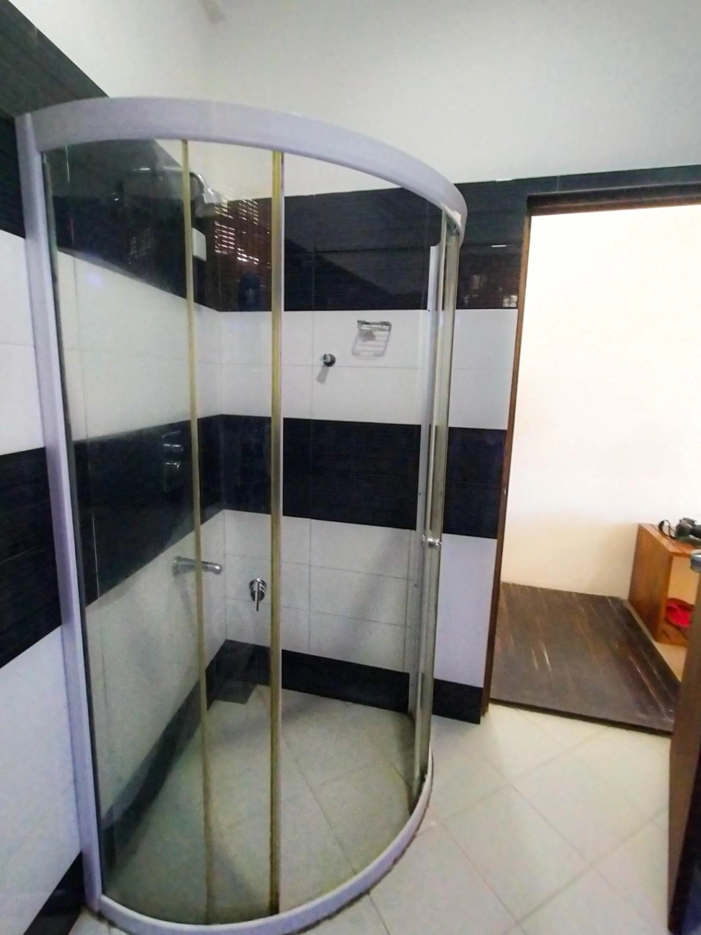 Shower in MANUDI Glenfallsedge Rest