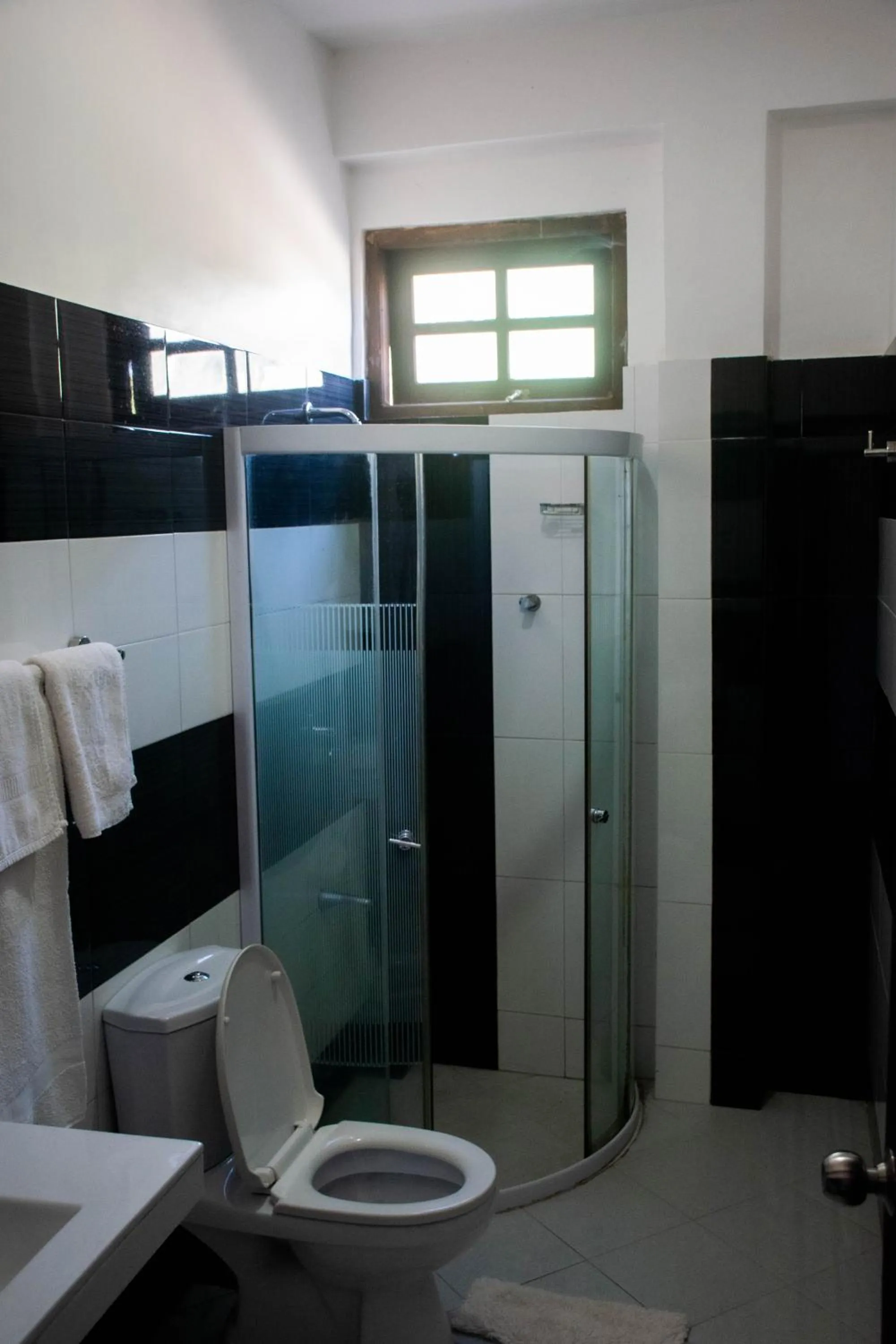 Shower in MANUDI Glenfallsedge Rest