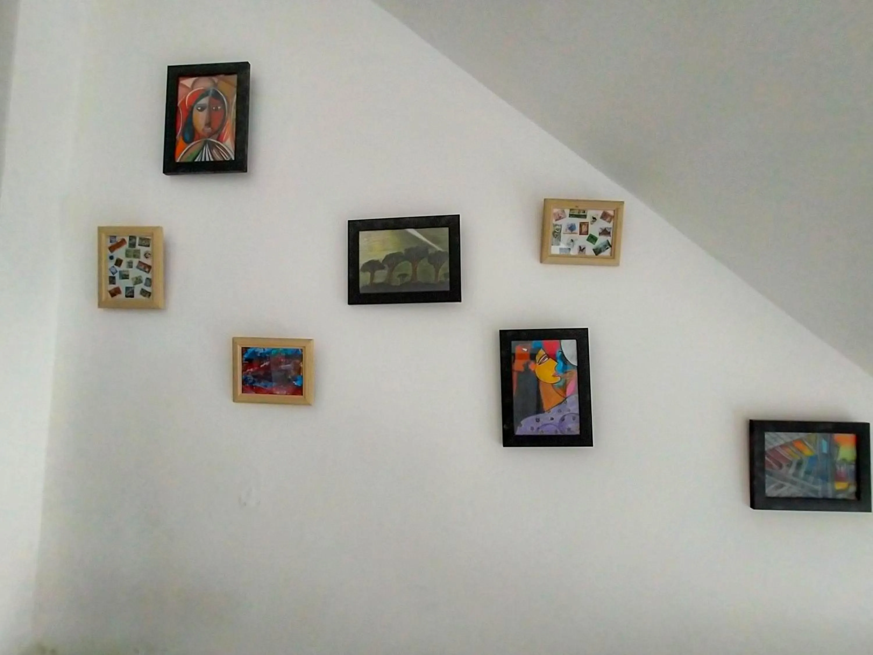 Decorative detail in MANUDI Glenfallsedge Rest