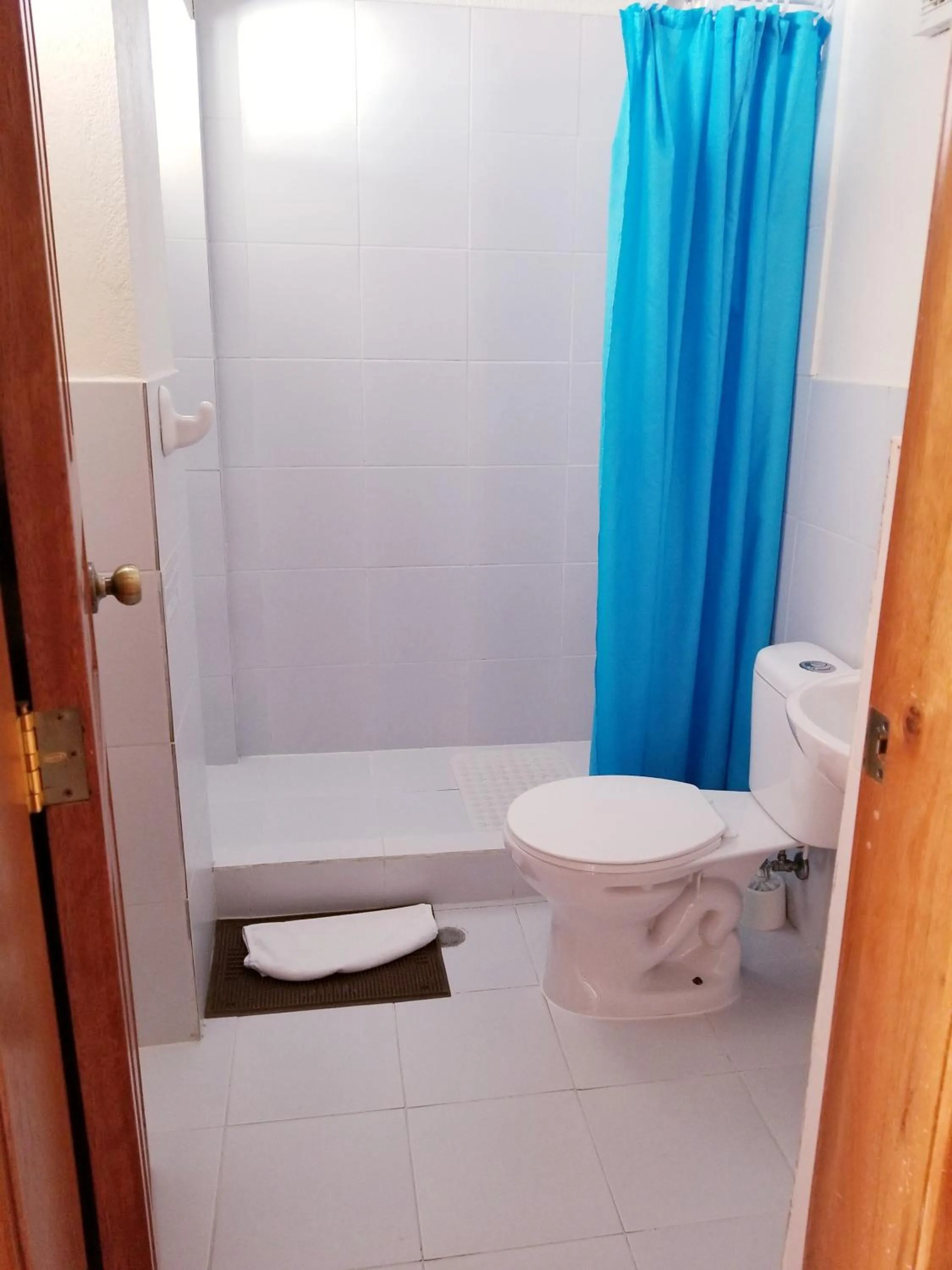 Shower in Heritage Inn