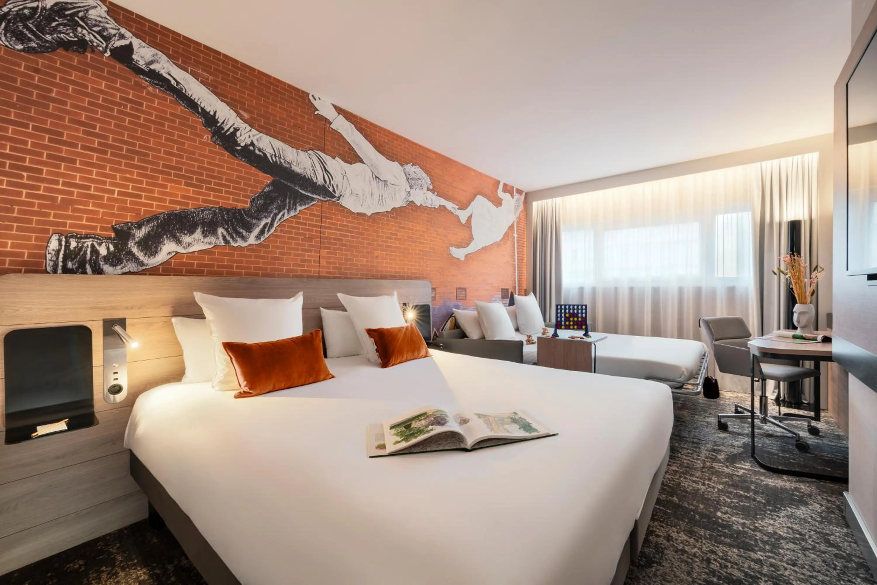 Photo of the whole room, Bed in Novotel Paris La Défense Nanterre