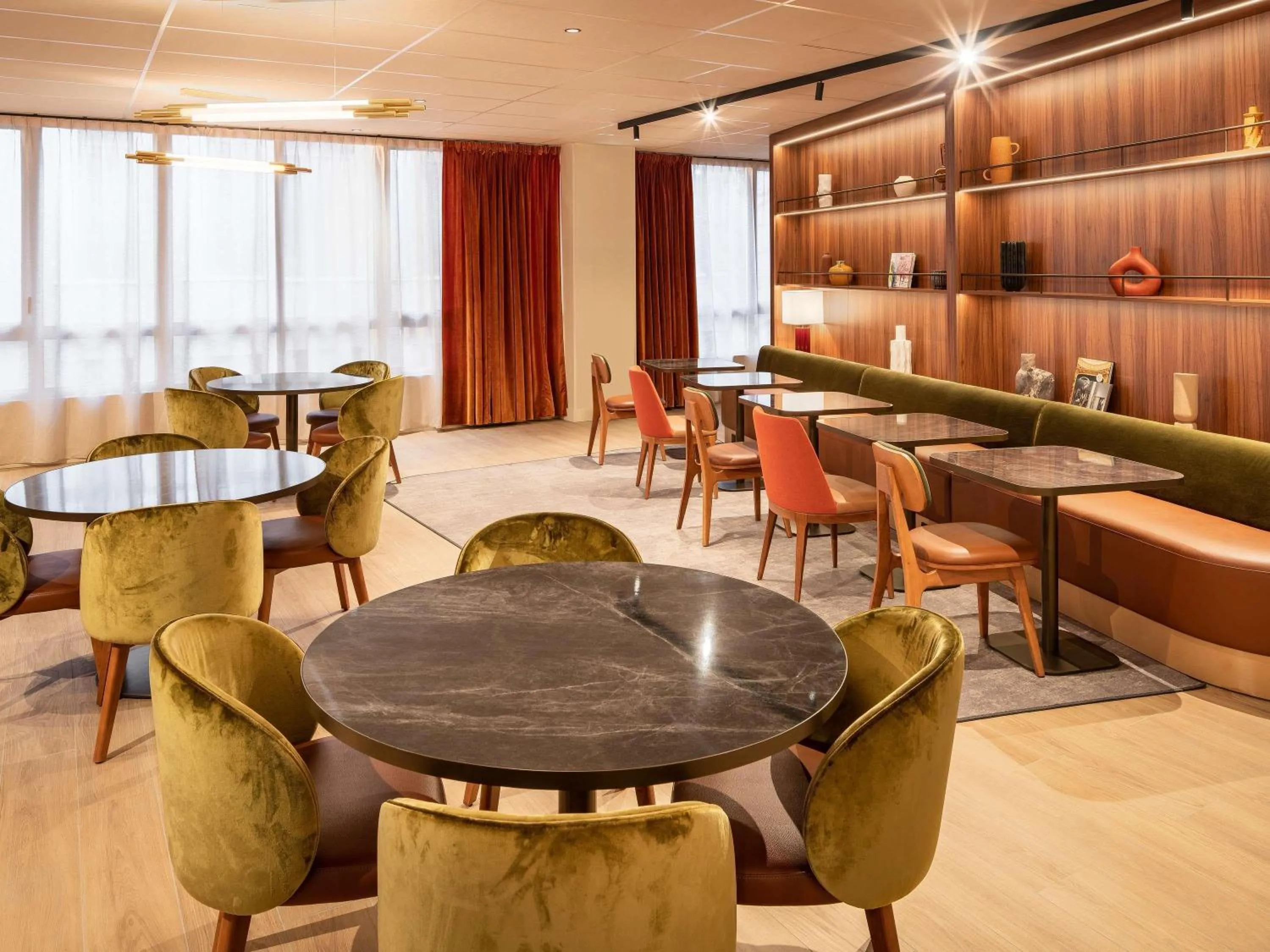 Restaurant/places to eat in Novotel Paris La Défense Nanterre