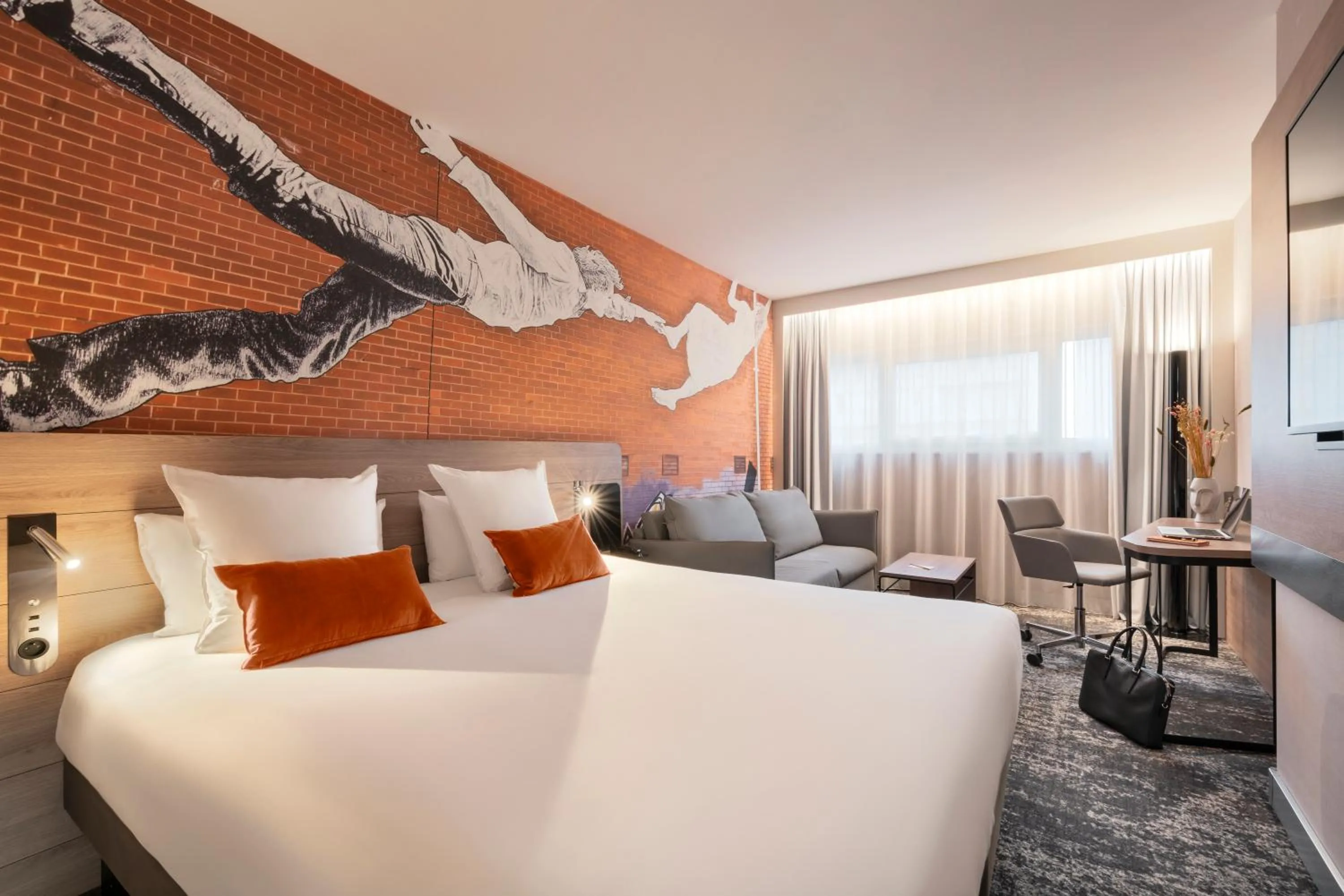 Photo of the whole room, Bed in Novotel Paris La Défense Nanterre