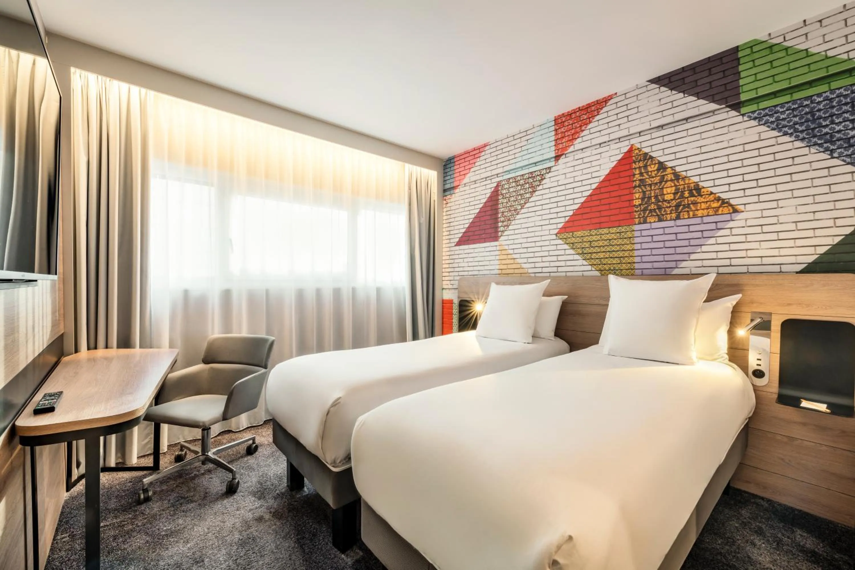 Photo of the whole room, Bed in Novotel Paris La Défense Nanterre