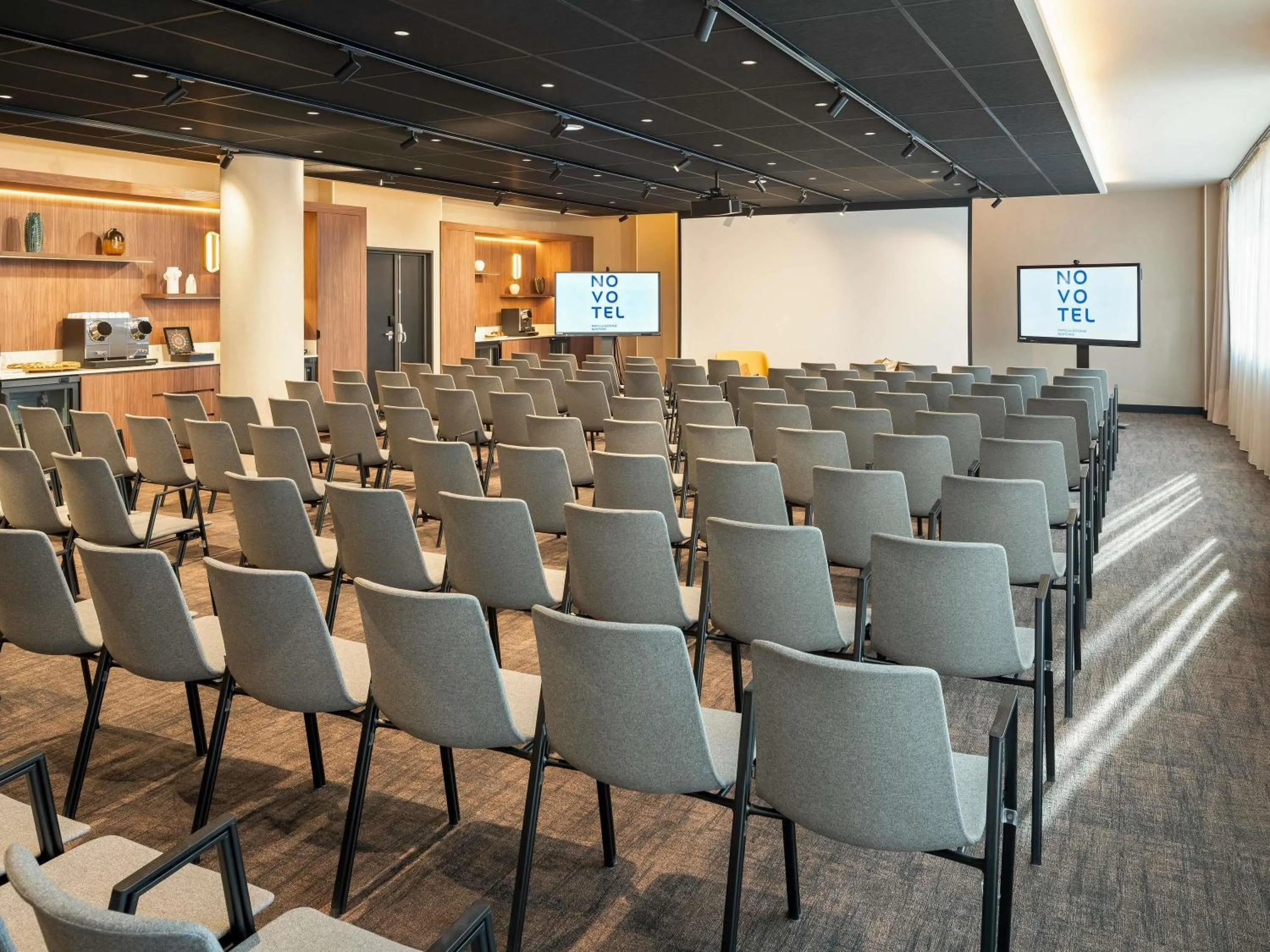Meeting/conference room in Novotel Paris La Défense Nanterre